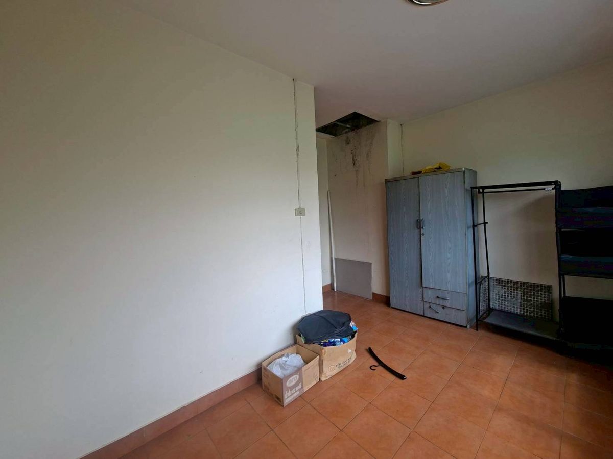 ขายทาวน์โฮมลาดกระบัง สุวรรณภูมิ : ขายด่วนทาวน์โฮม 3 ชั้น หมู่บ้านสวนหลวงโฮมเพลส เฉลิมพระเกียรติ ร.9 ซอย 30 (N.1854)