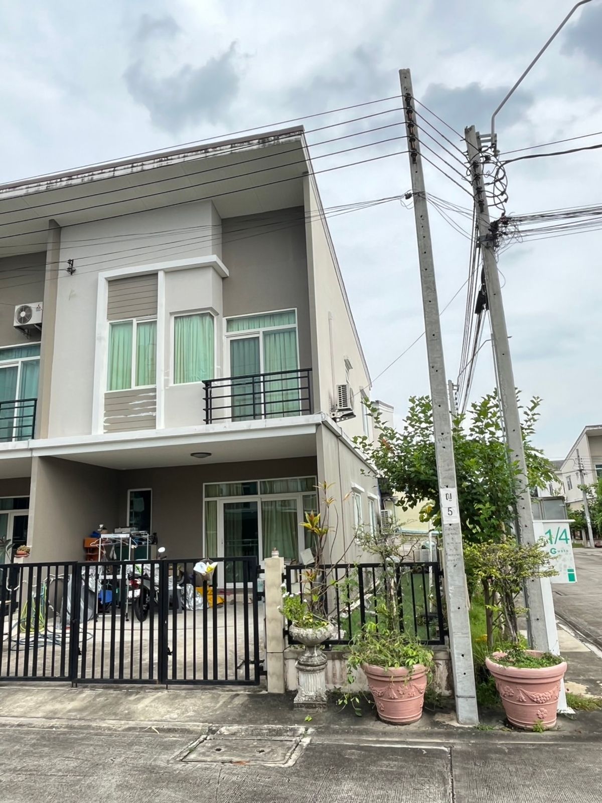 ขายทาวน์โฮมพระราม 5 ราชพฤกษ์ บางกรวย : ขายบ้านหลังมุม 