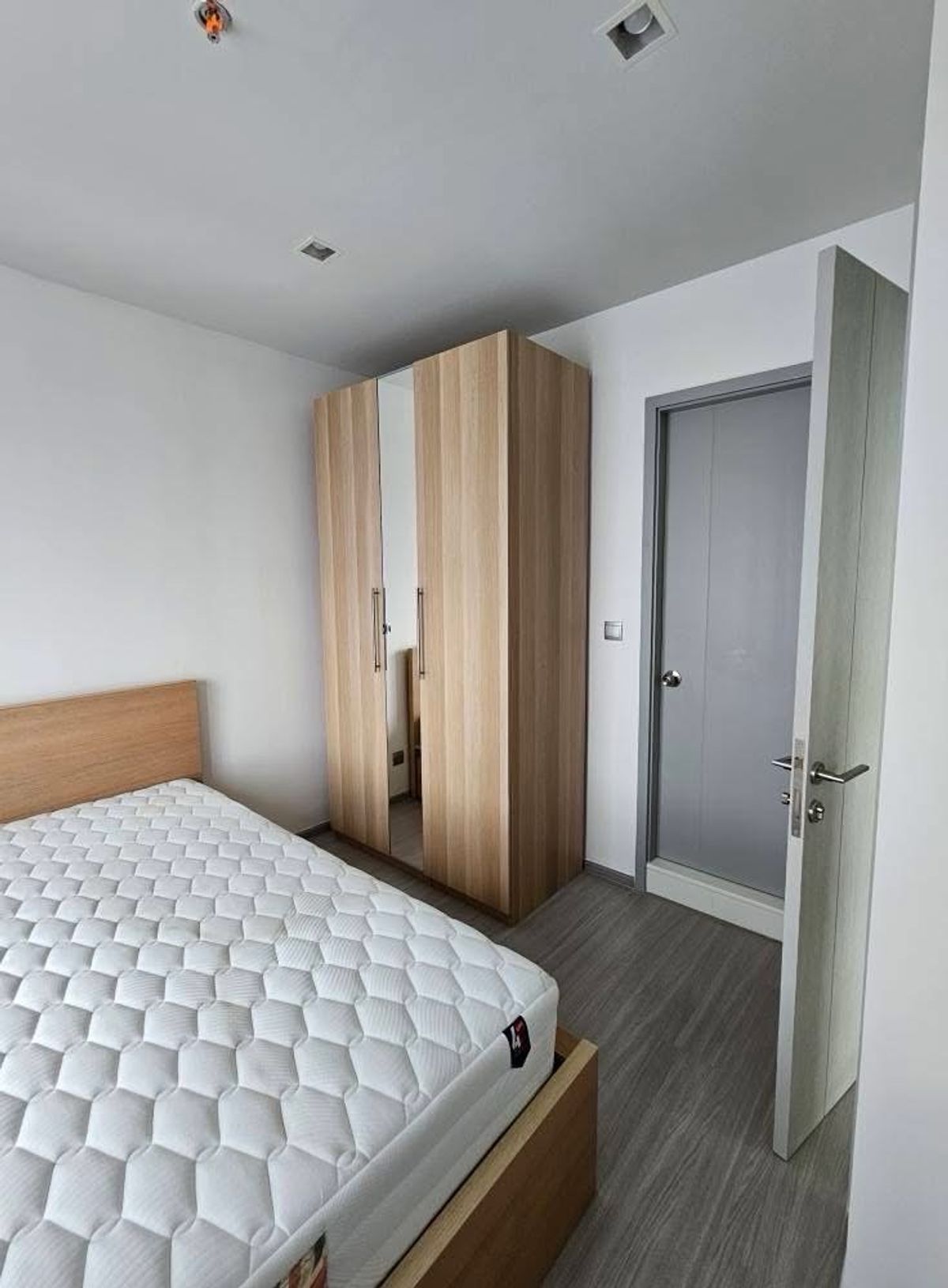 For RentCondoOnnut, Udomsuk : For rent at Life Sukhumvit 62, high floor, beautiful view, 2 bedrooms, 1 bathroom, 50 sq.m., price 25,000 baht.