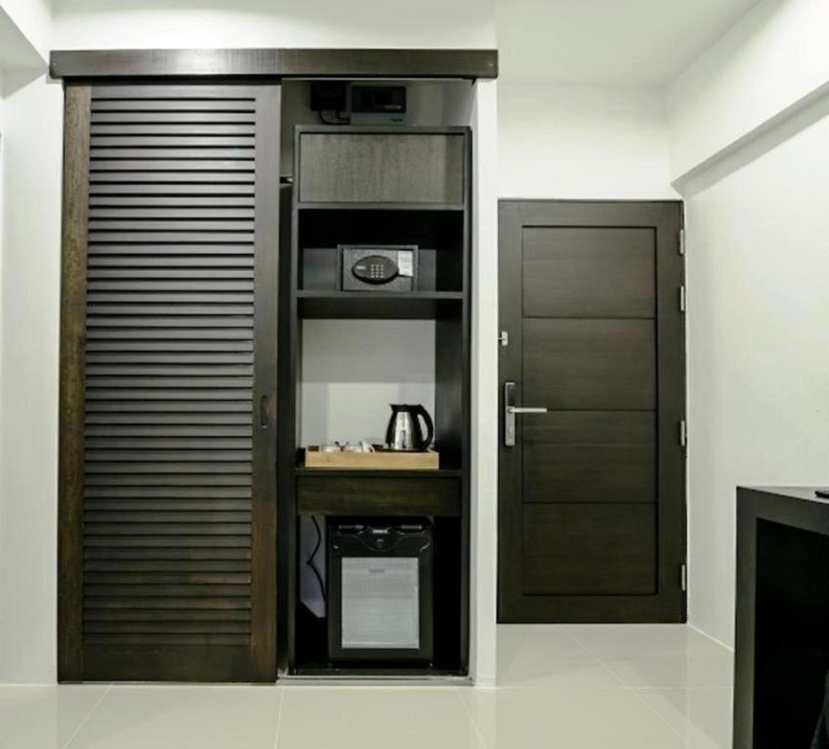 ให้เช่าพระราม 8 สามเสน ราชวัตร : Line ID: @zimple_asset ZA90065 ที่พักสไตล์รีสอร์ท บนถนนศรีย่าน บริการระดับโรงแรม พร้อมสระว่ายน้ำทันสมัย ด้วยบรรยากาศที่เงียบสงบ เดินทางสะดวก สามารถพักได้ทั้งระยะสั้นและระยาว