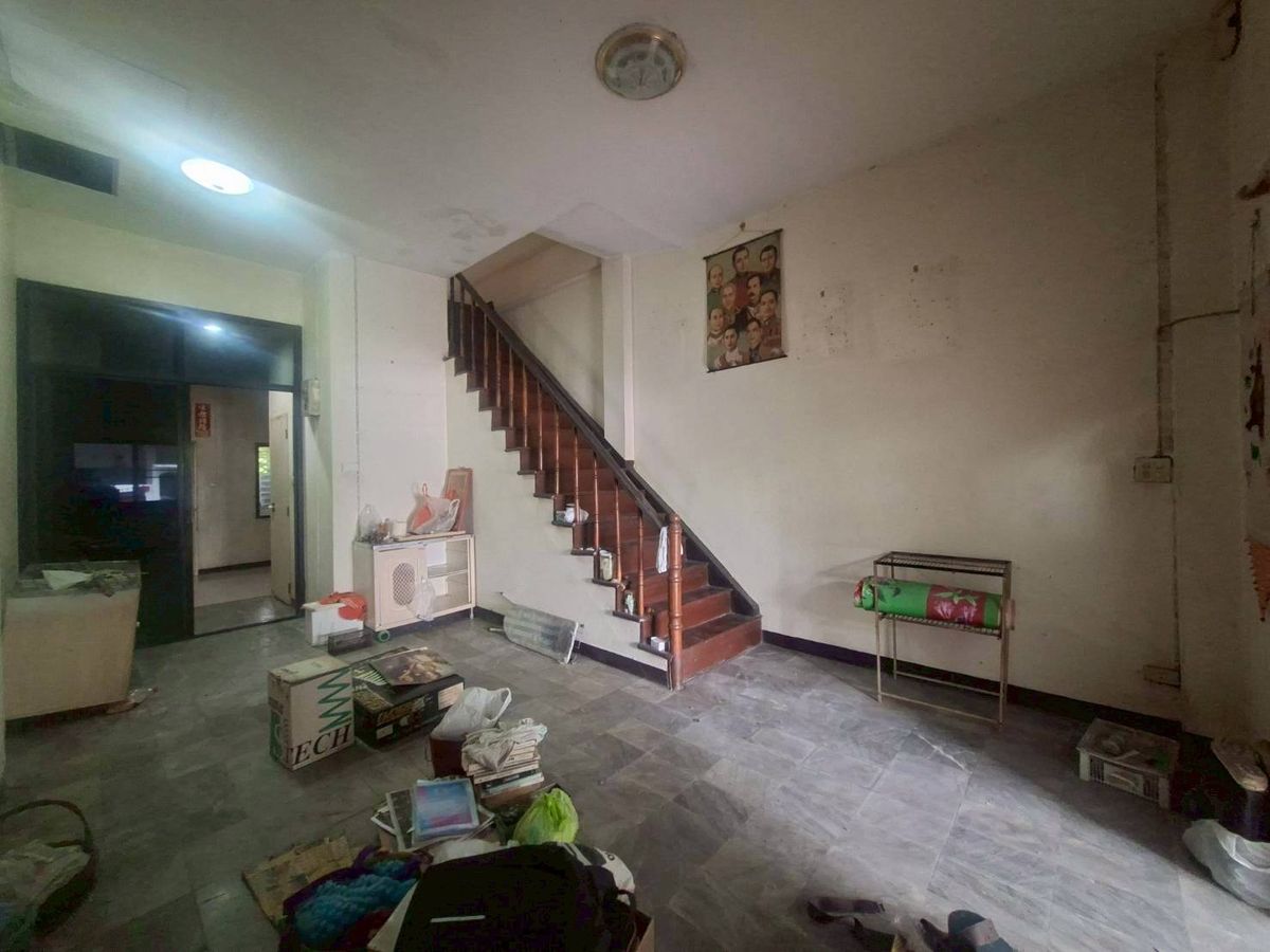 ขายทาวน์โฮมลาดกระบัง สุวรรณภูมิ : ขายด่วนทาวน์โฮม 3 ชั้น หมู่บ้านสวนหลวงโฮมเพลส เฉลิมพระเกียรติ ร.9 ซอย 30 (N.1854)