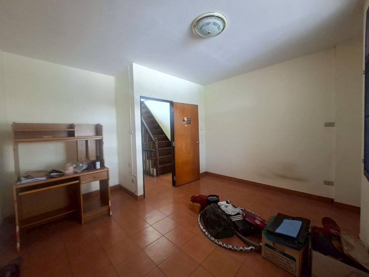 ขายทาวน์โฮมลาดกระบัง สุวรรณภูมิ : ขายด่วนทาวน์โฮม 3 ชั้น หมู่บ้านสวนหลวงโฮมเพลส เฉลิมพระเกียรติ ร.9 ซอย 30 (N.1854)