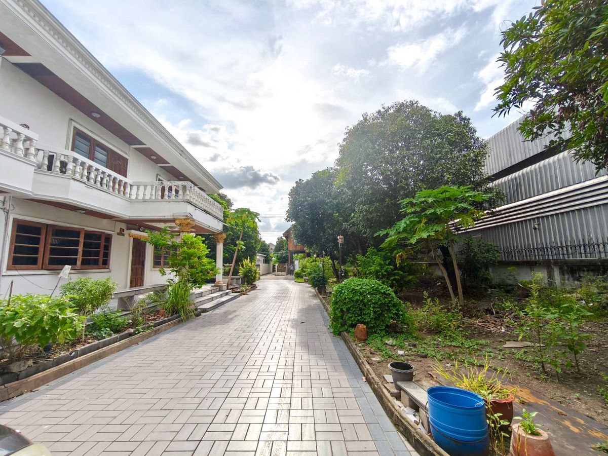 ขายบ้านนนทบุรี บางใหญ่ บางบัวทอง : บ้านเดี่ยว 2 ชั้น 2 ซอยติวานนท์ 48 แยก 3 ใกล้ห้างโลตัสแยกแคราย ถนนติวานนท์ ต.ท่าทราย อ.เมืองนนทบุรี จ.นนทบุรี 