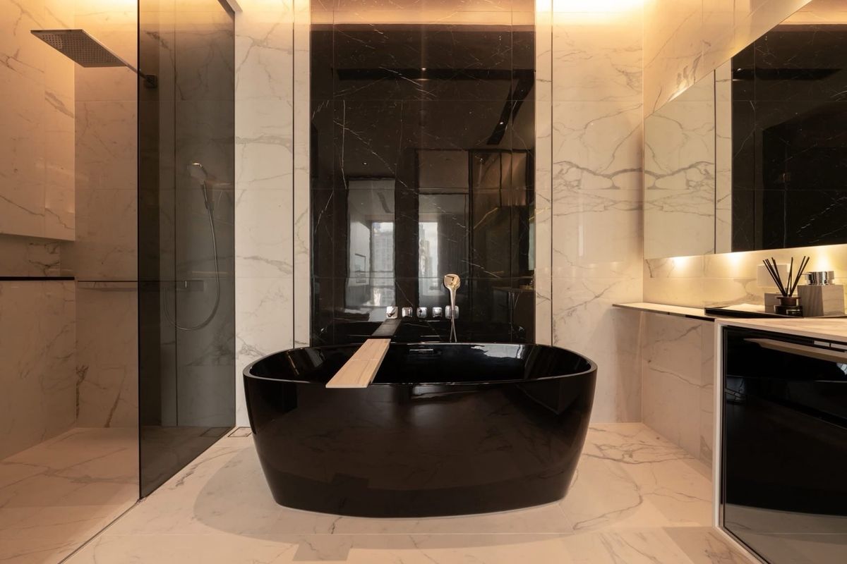 CondoSukhumvit, Asoke, Thonglor : A well-designed 2-bedroom residence at The Bangkok Thonglor, just steps from BTS Thonglor, ideal for comfortable city living and long-term investment.
