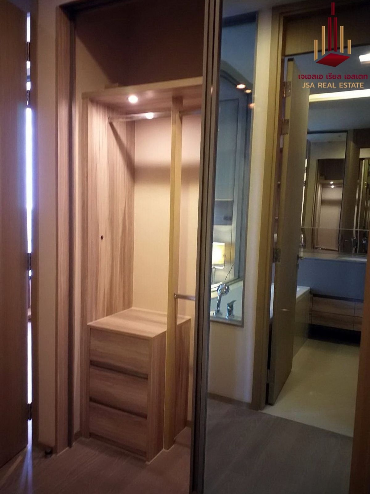 ให้เช่าคอนโดสุขุมวิท อโศก ทองหล่อ : ✨ For Rent: The Esse Asoke Condo ✨   💰 Only   42,000   THB/month