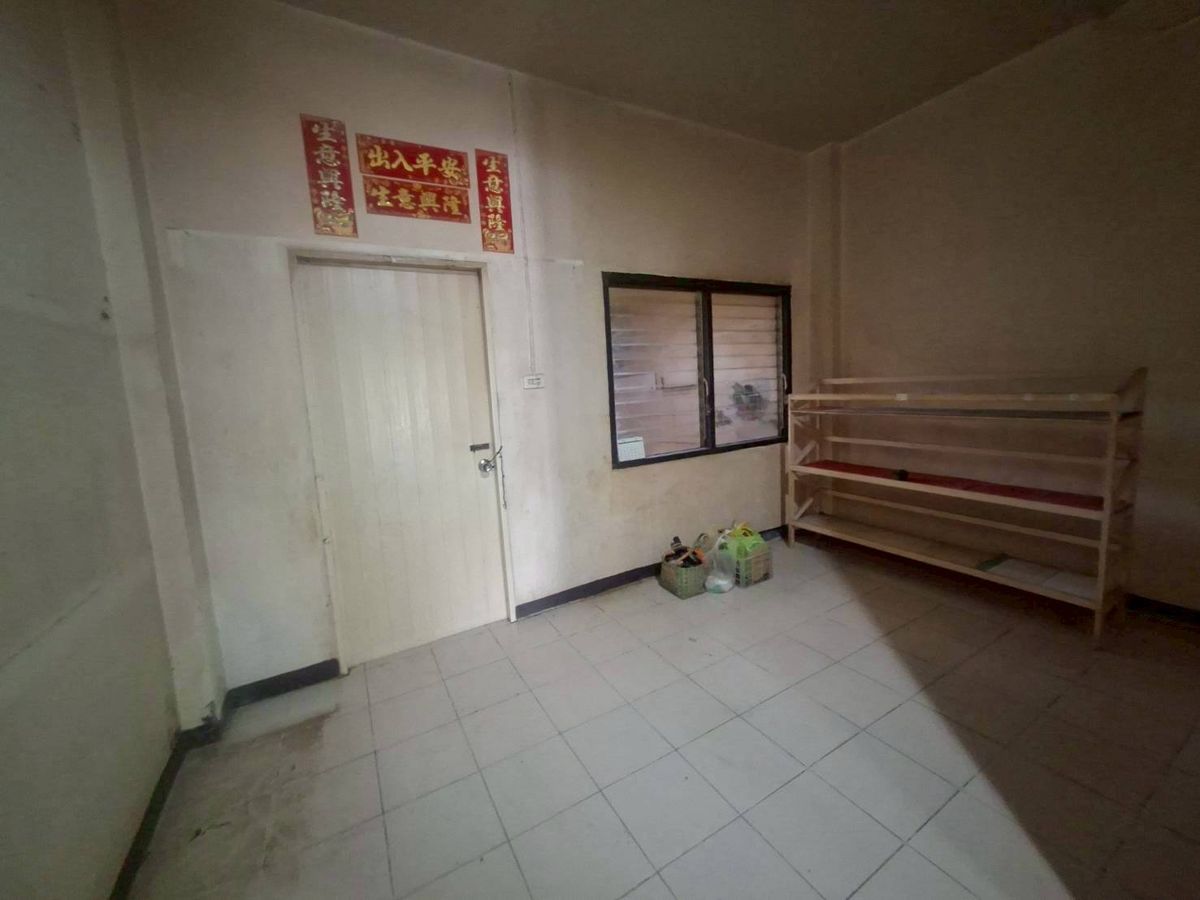 ขายทาวน์โฮมลาดกระบัง สุวรรณภูมิ : ขายด่วนทาวน์โฮม 3 ชั้น หมู่บ้านสวนหลวงโฮมเพลส เฉลิมพระเกียรติ ร.9 ซอย 30 (N.1854)