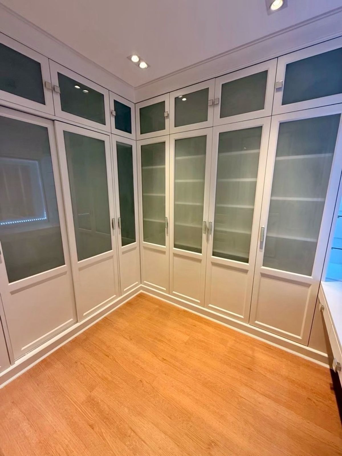 For RentCondoWitthayu, Chidlom, Langsuan, Ploenchit : ✨🏢 Rent a luxury condo in the heart of The Crest Ruamrudee Soi Ruamrudee 2 | Near BTS Ploenchit, Central Embassy, ​​Central Chidlom Condo, peaceful, beautiful, ready to move in. 🍃💫