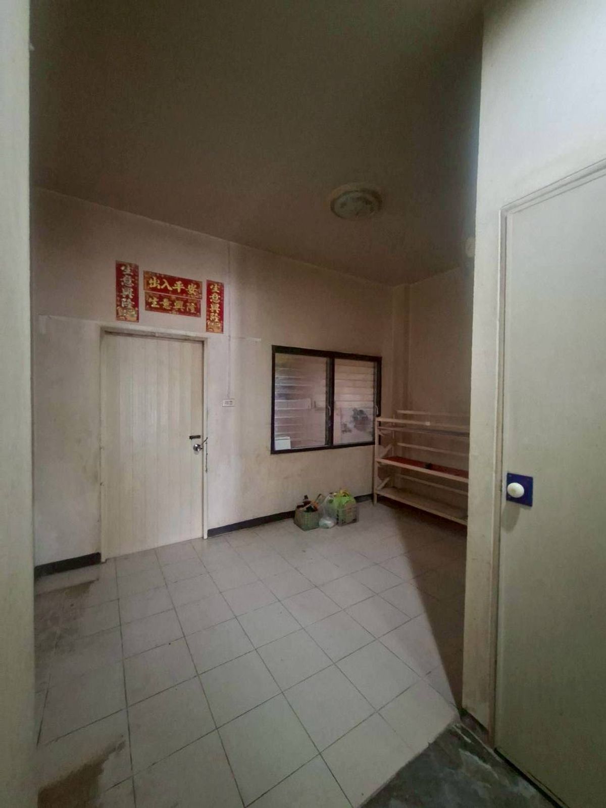 ขายทาวน์โฮมลาดกระบัง สุวรรณภูมิ : ขายด่วนทาวน์โฮม 3 ชั้น หมู่บ้านสวนหลวงโฮมเพลส เฉลิมพระเกียรติ ร.9 ซอย 30 (N.1854)