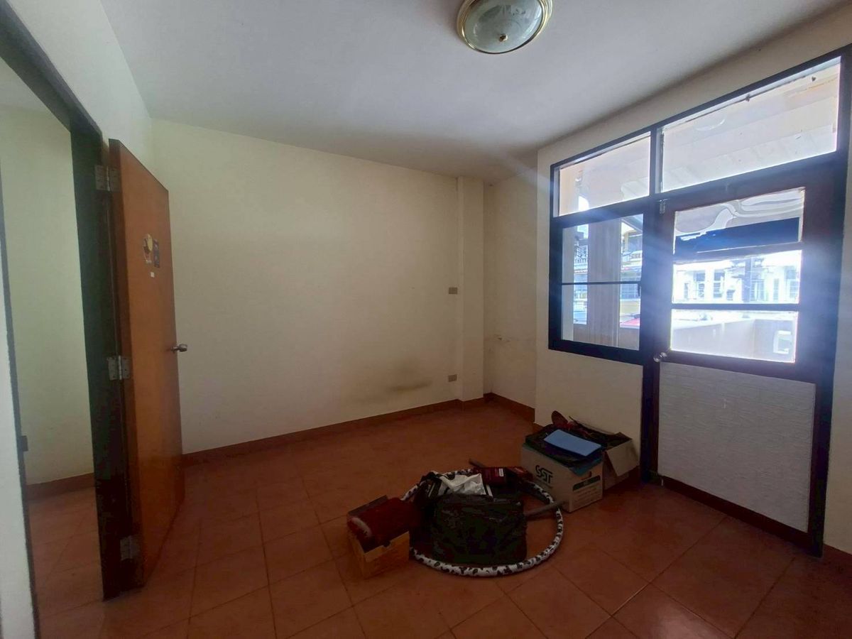 ขายทาวน์โฮมลาดกระบัง สุวรรณภูมิ : ขายด่วนทาวน์โฮม 3 ชั้น หมู่บ้านสวนหลวงโฮมเพลส เฉลิมพระเกียรติ ร.9 ซอย 30 (N.1854)