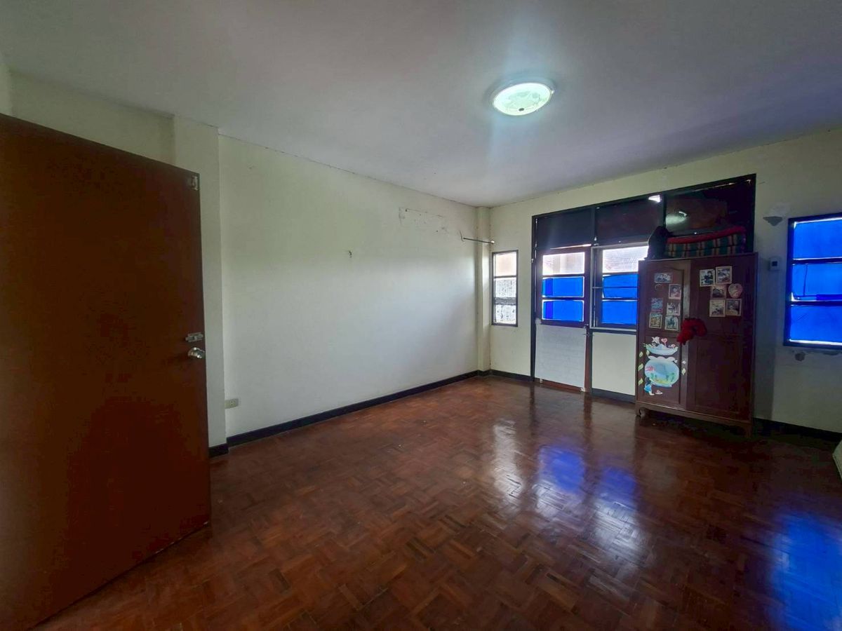 ขายทาวน์โฮมลาดกระบัง สุวรรณภูมิ : ขายด่วนทาวน์โฮม 3 ชั้น หมู่บ้านสวนหลวงโฮมเพลส เฉลิมพระเกียรติ ร.9 ซอย 30 (N.1854)