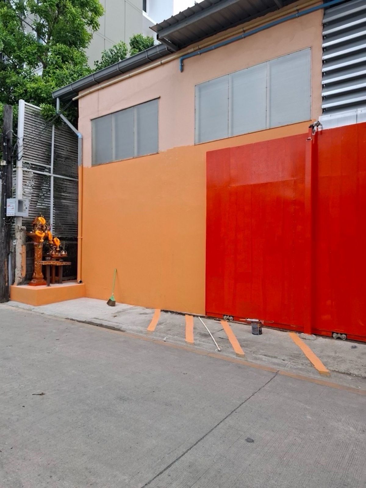For RentWarehouseRatchadapisek, Huaikwang, Suttisan : Warehouse for rent 400 sq.m., Ratchadaphisek 3 - Huai Khwang, Bangkok | For Rent Warehouse Office 400 SQ.M., at Ratchadaphaisek 3 - Huay Kwang, Bangkok