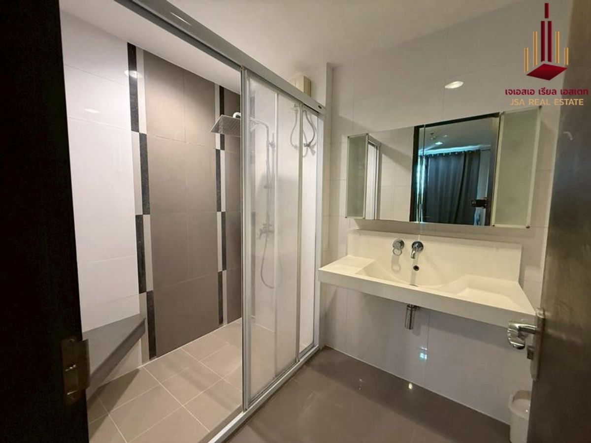 For RentCondoRatchadapisek, Huaikwang, Suttisan : ✨ For Rent: Rhythm Ratchada Condo ✨ 💰 ONLY 22,000 THB/Month