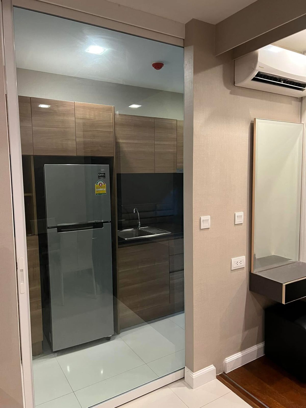 ให้เช่าคอนโดสมุทรปราการ สำโรง : ให้เช่า 📍 The Metropolis Samrong Interchange 📍เดินทางสะดวก ใกล้ BTS สำโรง เฟอร์นิเจอร์ และ เครื่องใช้ไฟฟ้าครบ 