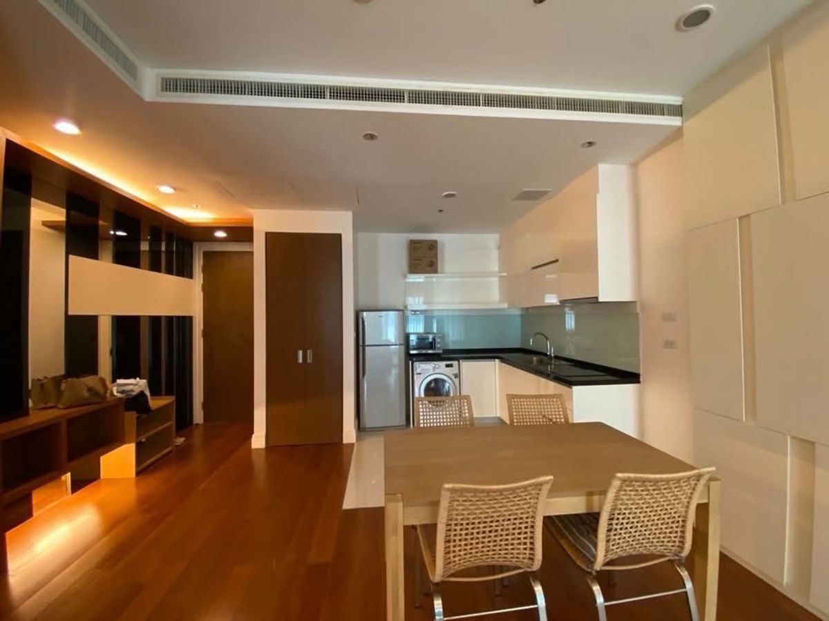 CondoSukhumvit, Asoke, Thonglor : ⚡️𝐇𝐎𝐓 𝐃𝐄𝐀𝐋⭐️ Bright Sukhumvit 24, near BTS Phrom Phrom, 1 bedroom, 67.44 SQ.M, only 13 MB (RENT 55,000/Month). Contact 086-795-9997 (Jimmy).