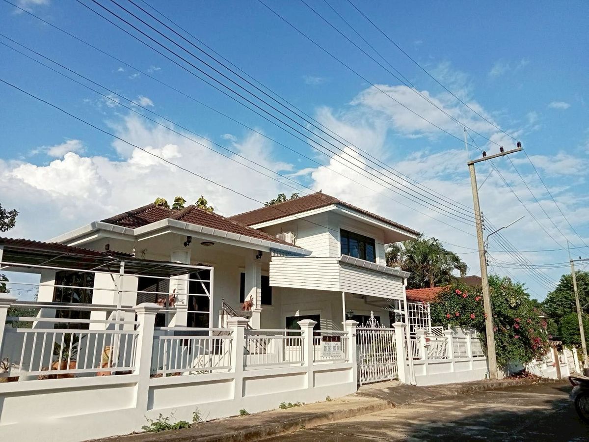 ให้เช่าบ้านเชียงใหม่ : บ้านในโครงการ ให้เช่าเดือนละ 15,000 บาท ใกล้รร.นานาชาติเปรมเพียง 5 นาที No.10H214