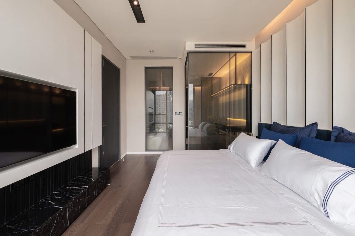CondoSukhumvit, Asoke, Thonglor : A well-designed 2-bedroom residence at The Bangkok Thonglor, just steps from BTS Thonglor, ideal for comfortable city living and long-term investment.
