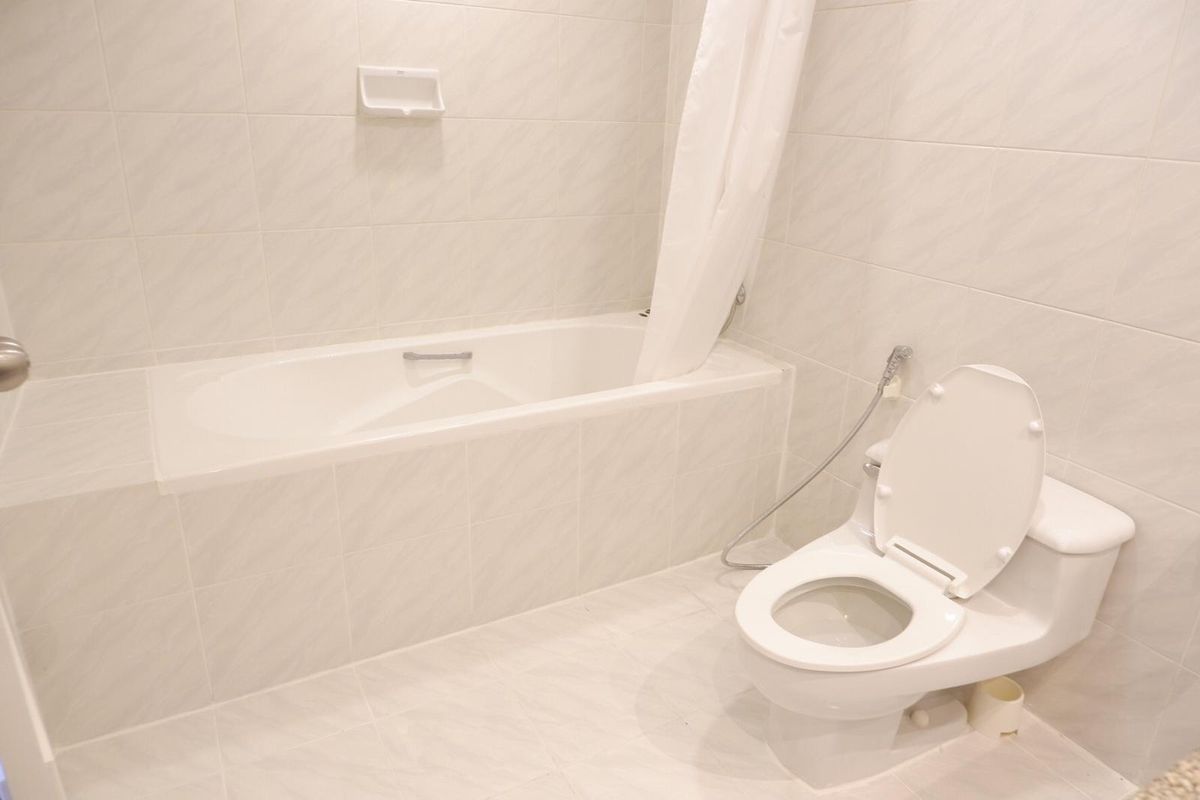 ให้เช่าคอนโดนานา : Omni Tower ซอยสุขุมวิท 4  ชั้น 14 ขนาด 132 ตรม. 2 ห้องนอนห้องมุม มองเห็นวิวสวยจากทุกห้อง พร้อมเฟอร์นิเจอร์ระดับไฮเอนด์