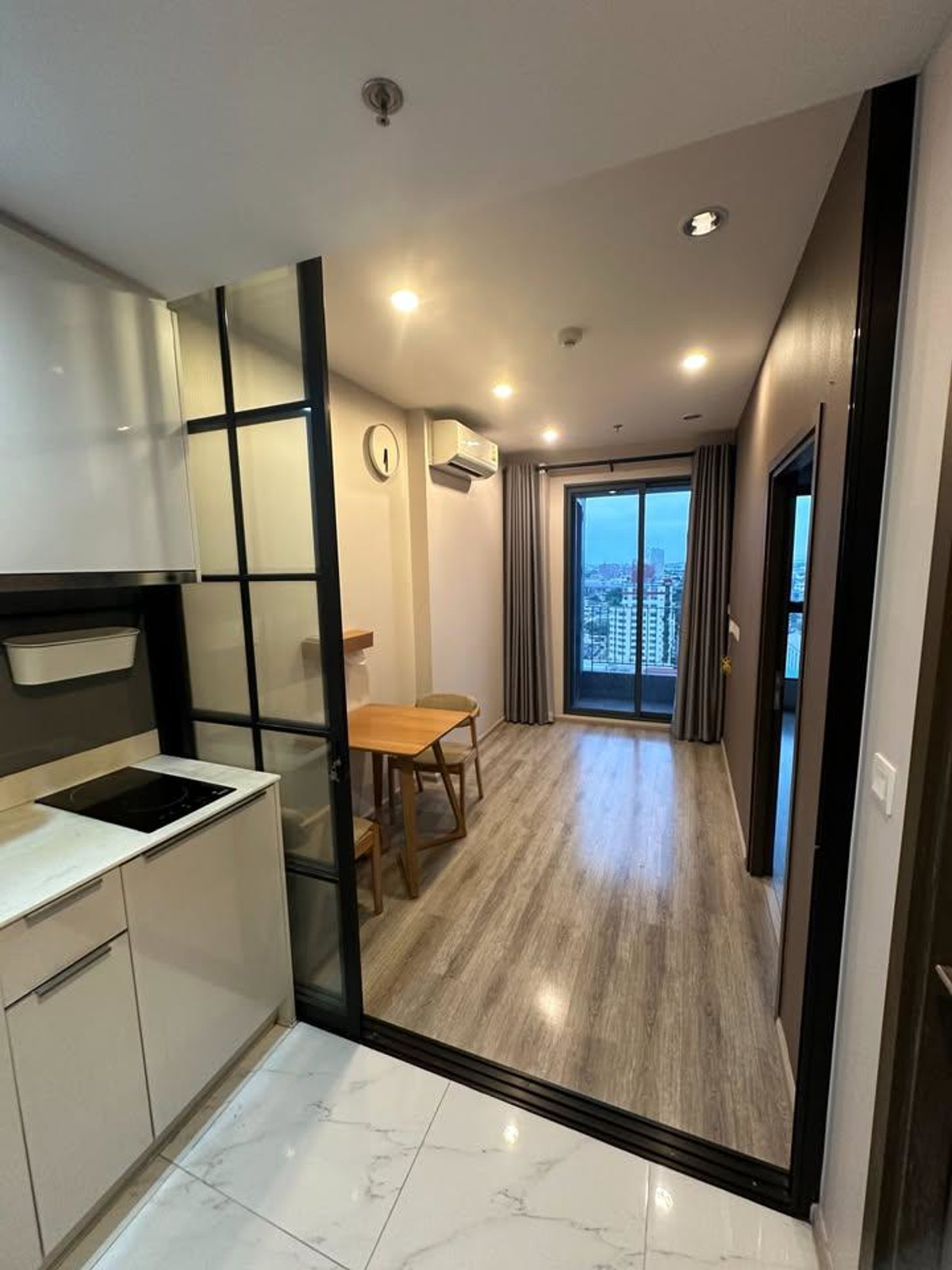For SaleCondoOnnut, Udomsuk : Ideo Mobi Sukhumvit 66 🏙️  No furniture, ready for your own design 🎨 Never rented out, owner-occupied only 🏡 🪟 Open view, airy and spacious with BTS in sight 🚆“