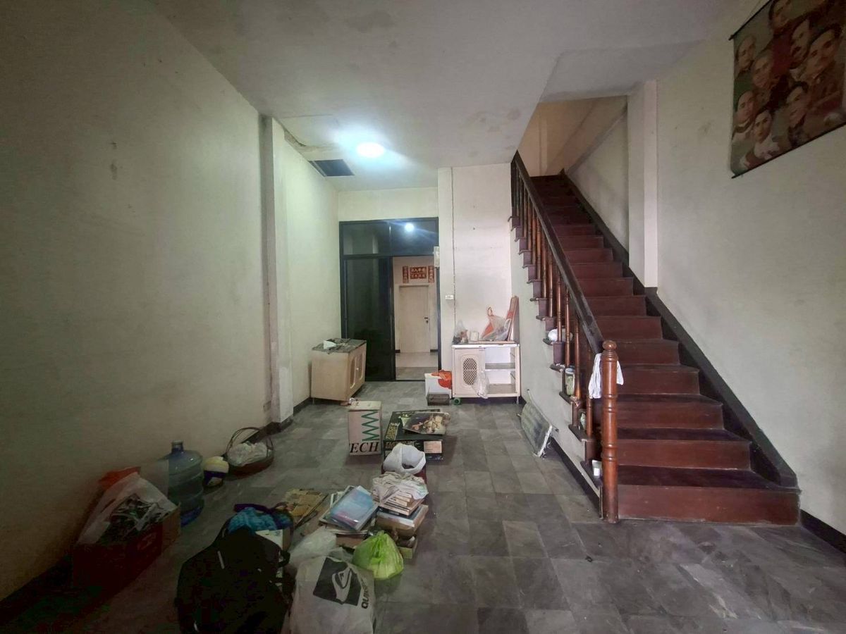 ขายทาวน์โฮมลาดกระบัง สุวรรณภูมิ : ขายด่วนทาวน์โฮม 3 ชั้น หมู่บ้านสวนหลวงโฮมเพลส เฉลิมพระเกียรติ ร.9 ซอย 30 (N.1854)