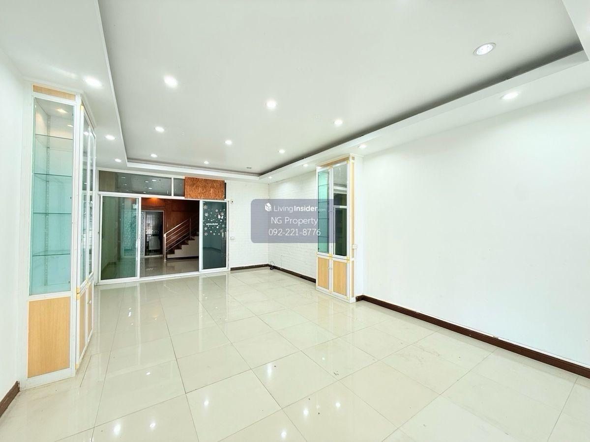For SaleShop HouseBang kae, Phetkasem : Selling a building on Bang Waek Road, near Kanchana Road, only 500 meters.