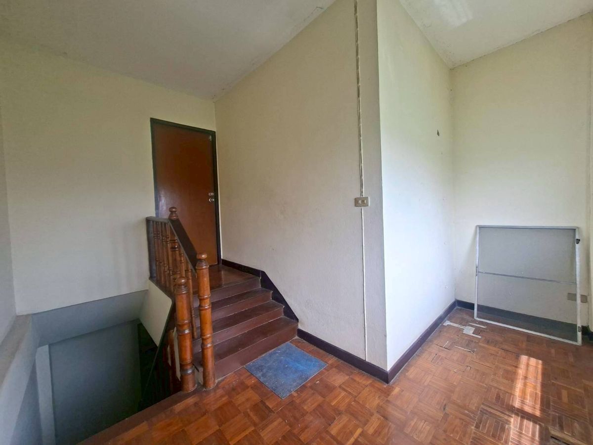 ขายทาวน์โฮมลาดกระบัง สุวรรณภูมิ : ขายด่วนทาวน์โฮม 3 ชั้น หมู่บ้านสวนหลวงโฮมเพลส เฉลิมพระเกียรติ ร.9 ซอย 30 (N.1854)