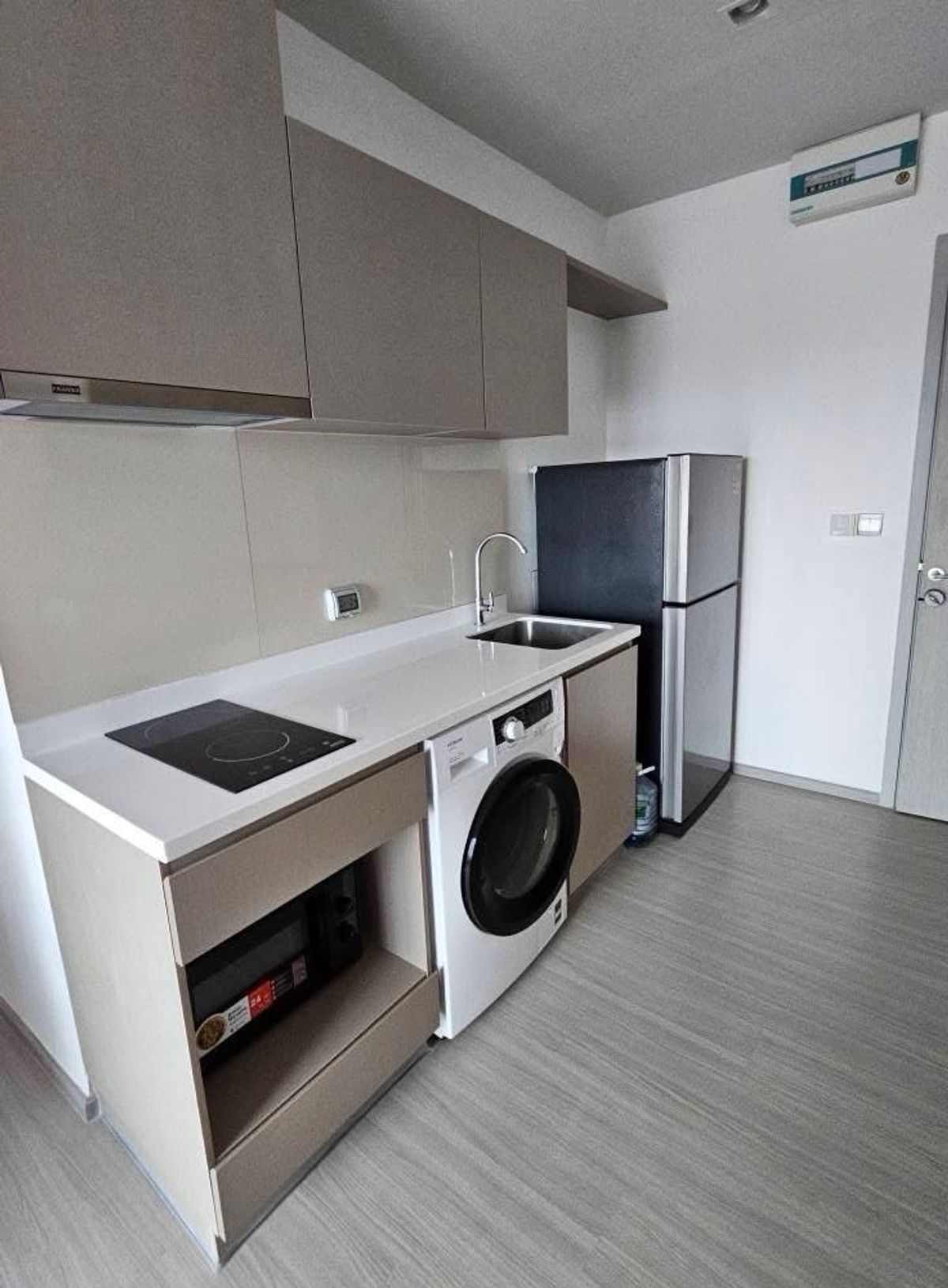 For RentCondoOnnut, Udomsuk : For rent at Life Sukhumvit 62, high floor, beautiful view, 2 bedrooms, 1 bathroom, 50 sq.m., price 25,000 baht.