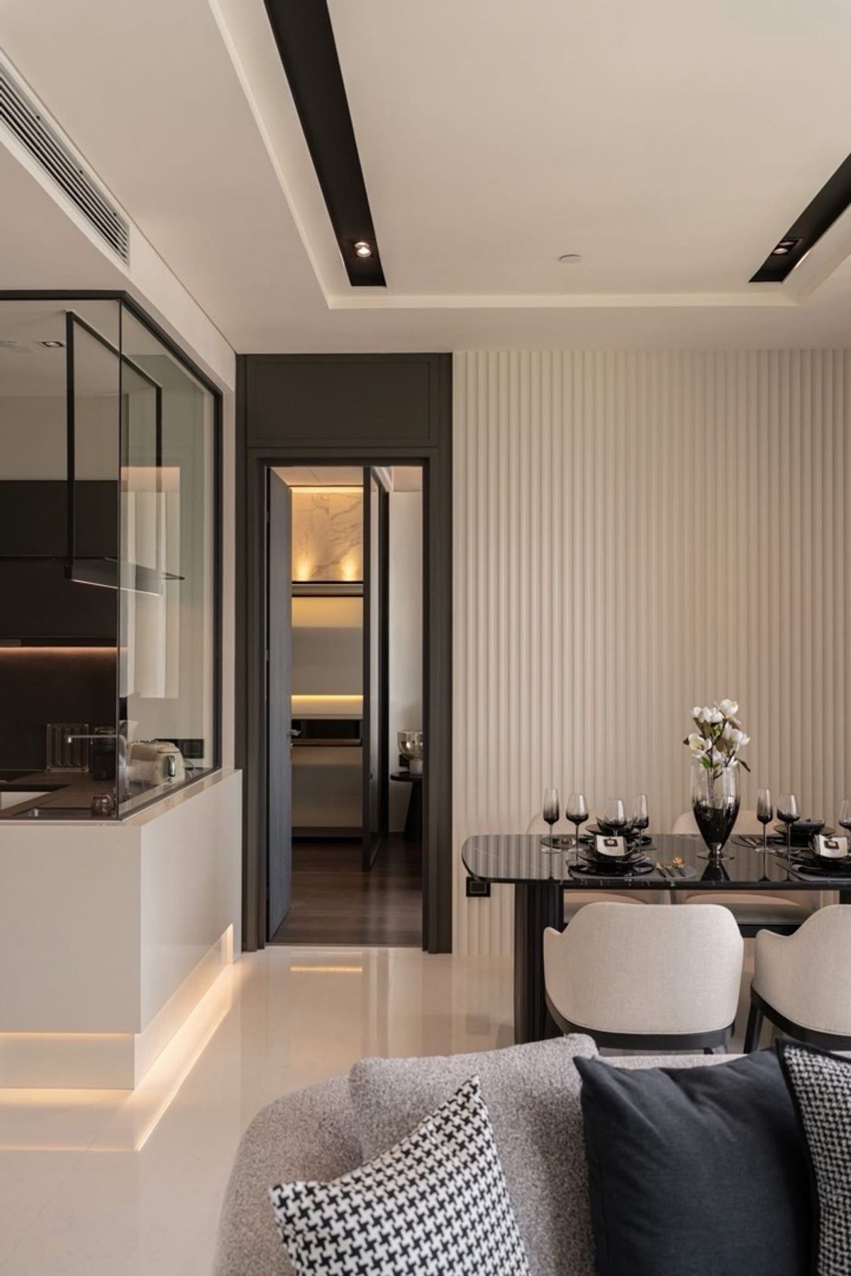 CondoSukhumvit, Asoke, Thonglor : 𝐇𝐎𝐓 𝐃𝐄𝐀𝐋 🔥𝐓𝐡𝐞 𝐁𝐚𝐧𝐠𝐤𝐨𝐤 𝐓𝐡𝐨𝐧𝐠𝐥𝐨𝐫 The room is beautifully decorated. The room view is very beautiful !! Ready to stay in a large room size 86 SQ.M 2 BED 2 Bath, only 28.9 MB (RENT 120,000/Month).