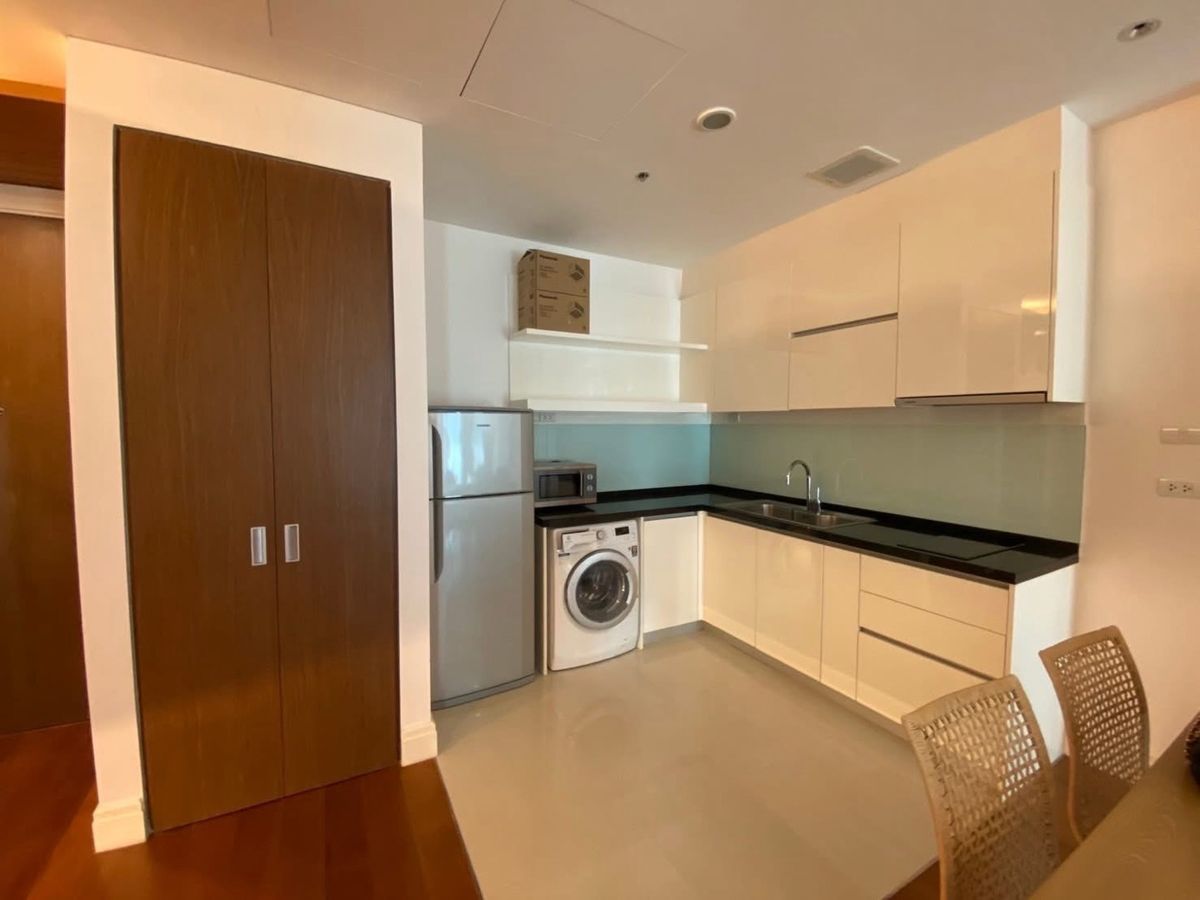 CondoSukhumvit, Asoke, Thonglor : ⚡️𝐇𝐎𝐓 𝐃𝐄𝐀𝐋⭐️ Bright Sukhumvit 24, near BTS Phrom Phrom, 1 bedroom, 67.44 SQ.M, only 13 MB (RENT 55,000/Month). Contact 086-795-9997 (Jimmy).