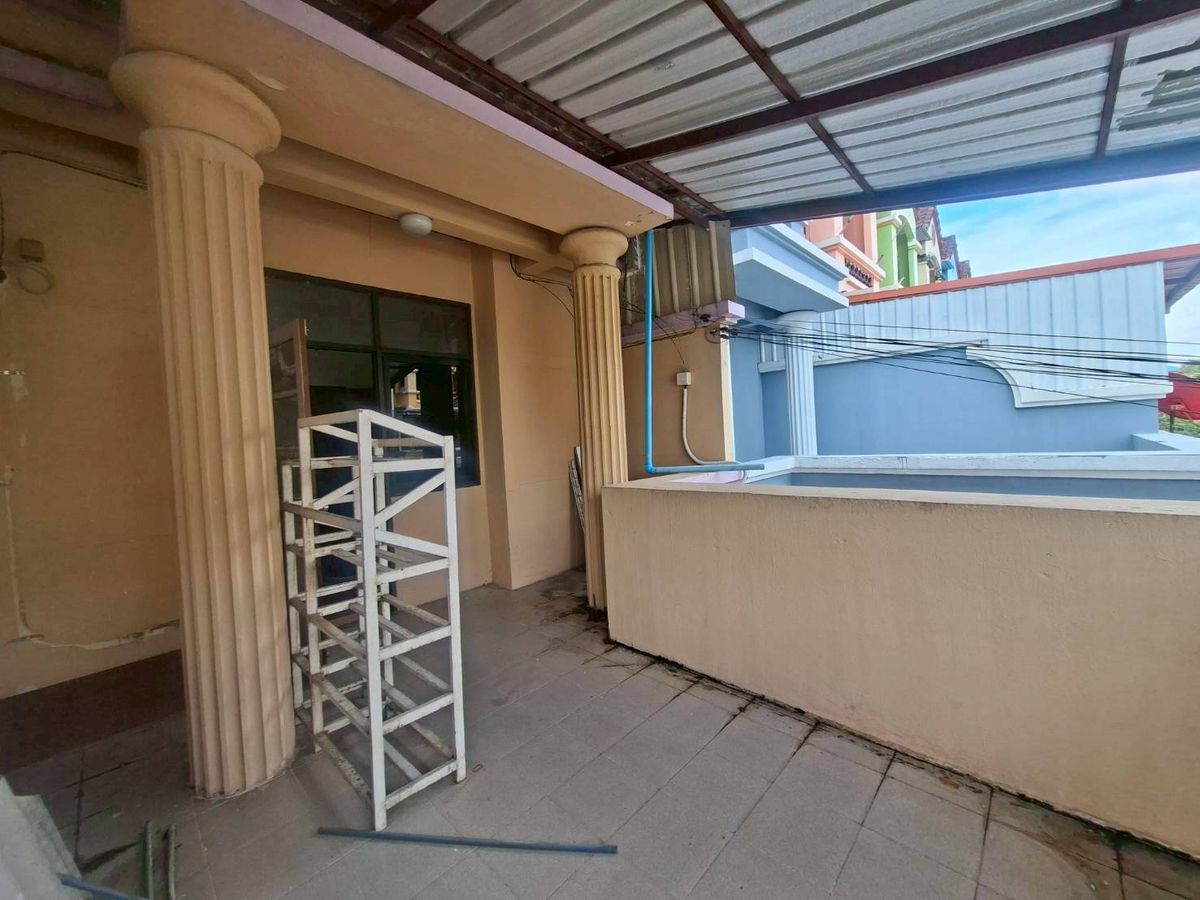 ขายทาวน์โฮมลาดกระบัง สุวรรณภูมิ : ขายด่วนทาวน์โฮม 3 ชั้น หมู่บ้านสวนหลวงโฮมเพลส เฉลิมพระเกียรติ ร.9 ซอย 30 (N.1854)