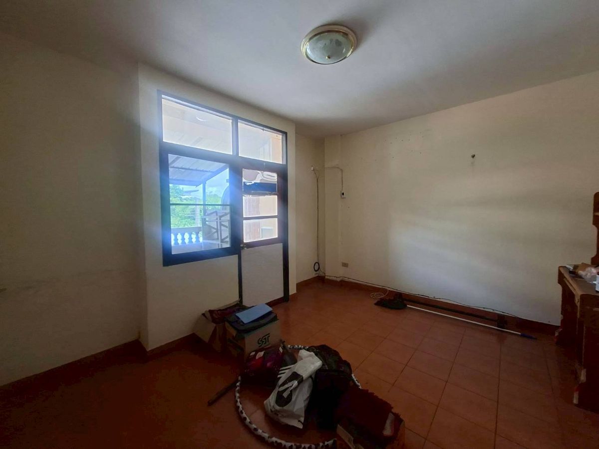 ขายทาวน์โฮมลาดกระบัง สุวรรณภูมิ : ขายด่วนทาวน์โฮม 3 ชั้น หมู่บ้านสวนหลวงโฮมเพลส เฉลิมพระเกียรติ ร.9 ซอย 30 (N.1854)