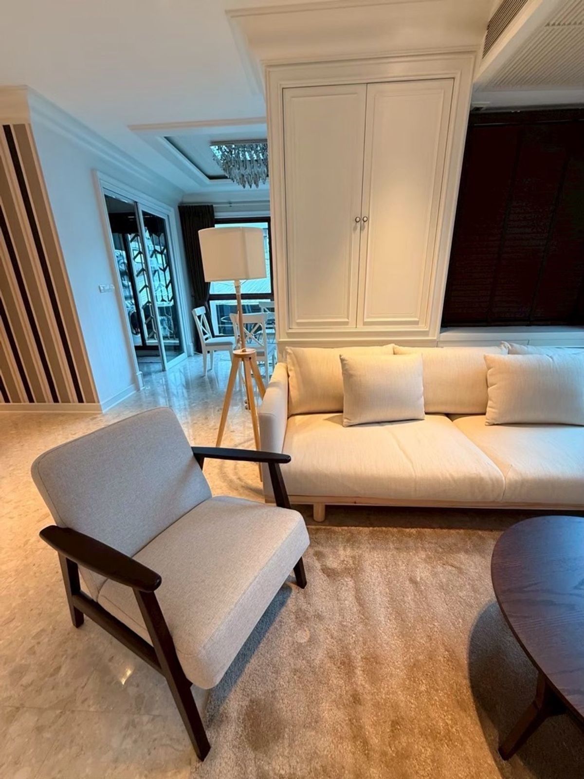 For RentCondoWitthayu, Chidlom, Langsuan, Ploenchit : ✨🏢 Rent a luxury condo in the heart of The Crest Ruamrudee Soi Ruamrudee 2 | Near BTS Ploenchit, Central Embassy, ​​Central Chidlom Condo, peaceful, beautiful, ready to move in. 🍃💫