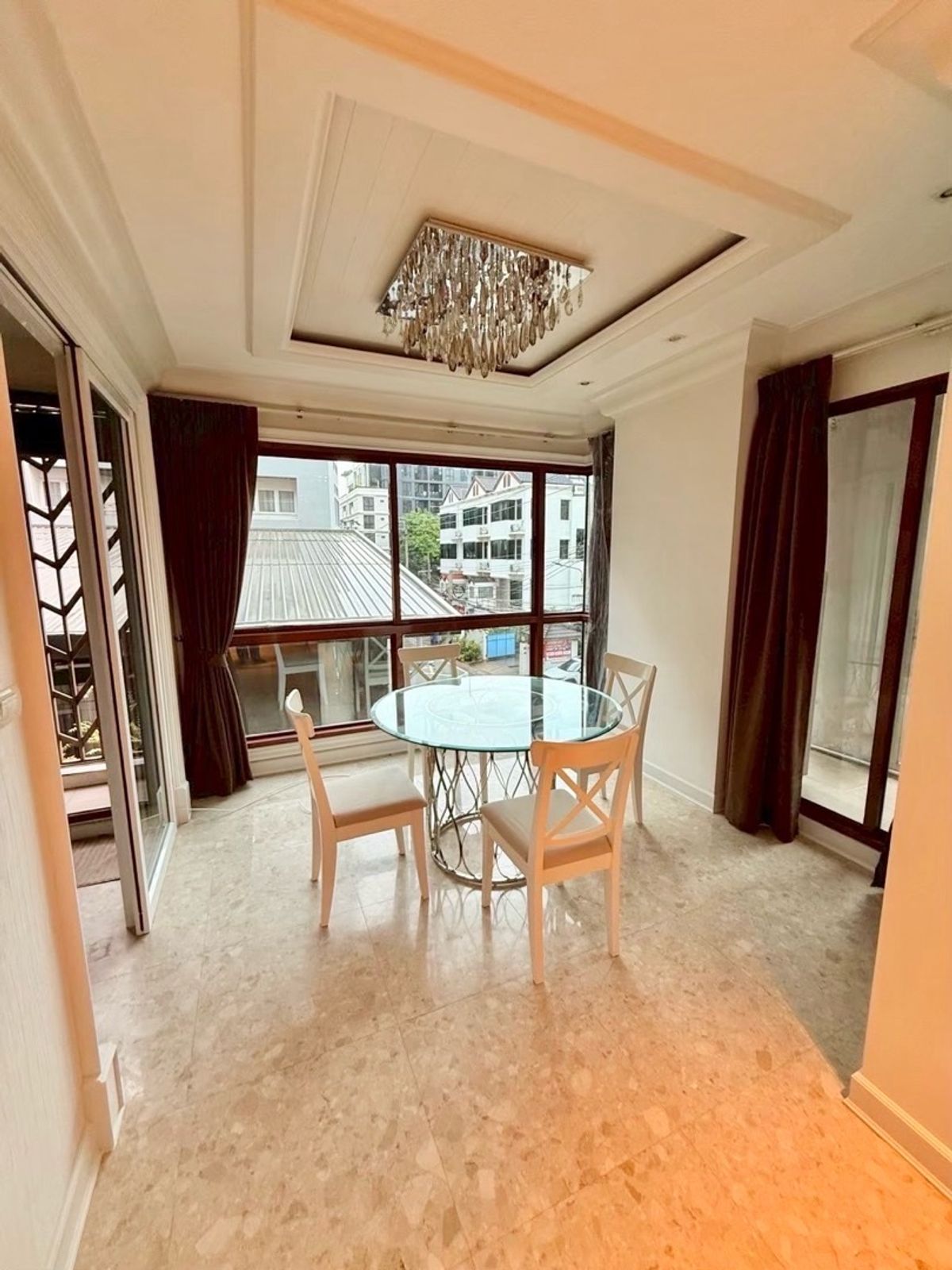 For RentCondoWitthayu, Chidlom, Langsuan, Ploenchit : ✨🏢 Rent a luxury condo in the heart of The Crest Ruamrudee Soi Ruamrudee 2 | Near BTS Ploenchit, Central Embassy, ​​Central Chidlom Condo, peaceful, beautiful, ready to move in. 🍃💫