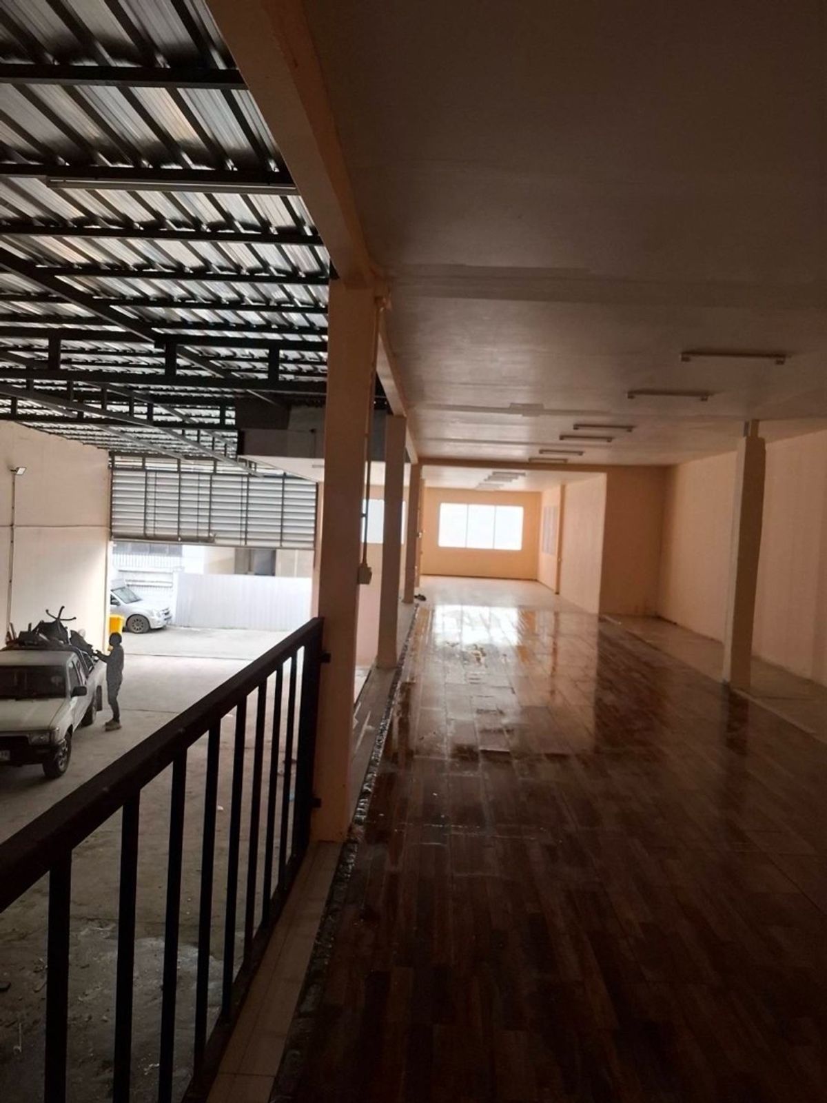 For RentWarehouseRatchadapisek, Huaikwang, Suttisan : Warehouse for rent 400 sq.m., Ratchadaphisek 3 - Huai Khwang, Bangkok | For Rent Warehouse Office 400 SQ.M., at Ratchadaphaisek 3 - Huay Kwang, Bangkok