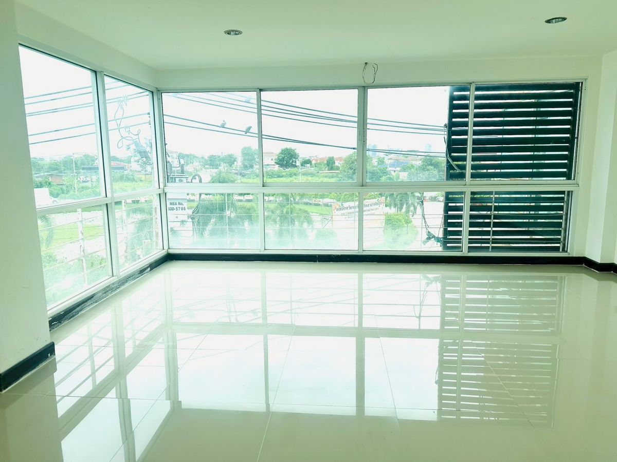 ให้เช่าโชว์รูมพัฒนาการ ศรีนครินทร์ : ให้เช่า Home office !  4 ชั้น พร้อม ที่จอดรถด้านหน้า | SHOWROOM  สวนหลวง ร.9 ใกล้รถไฟฟ้าสายสีเหลือง สถานี ศรีอุดม