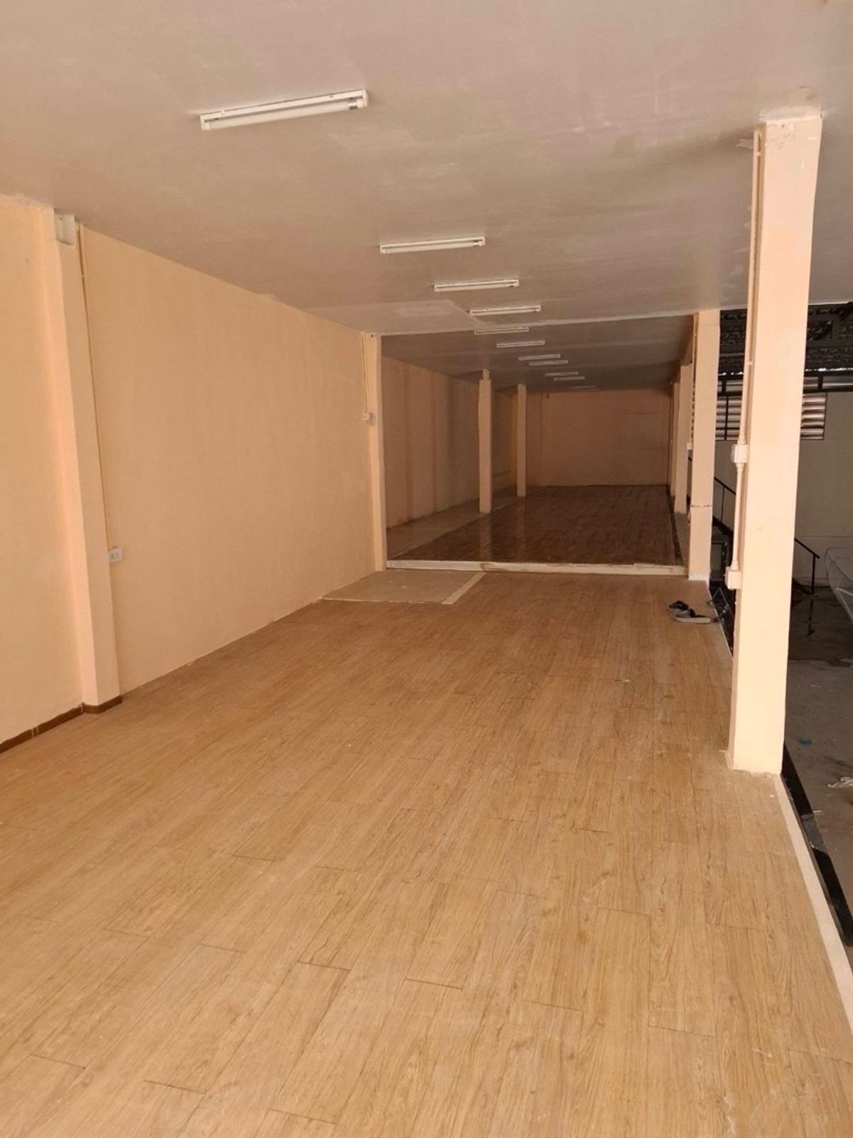 For RentWarehouseRatchadapisek, Huaikwang, Suttisan : Warehouse for rent 400 sq.m., Ratchadaphisek 3 - Huai Khwang, Bangkok | For Rent Warehouse Office 400 SQ.M., at Ratchadaphaisek 3 - Huay Kwang, Bangkok