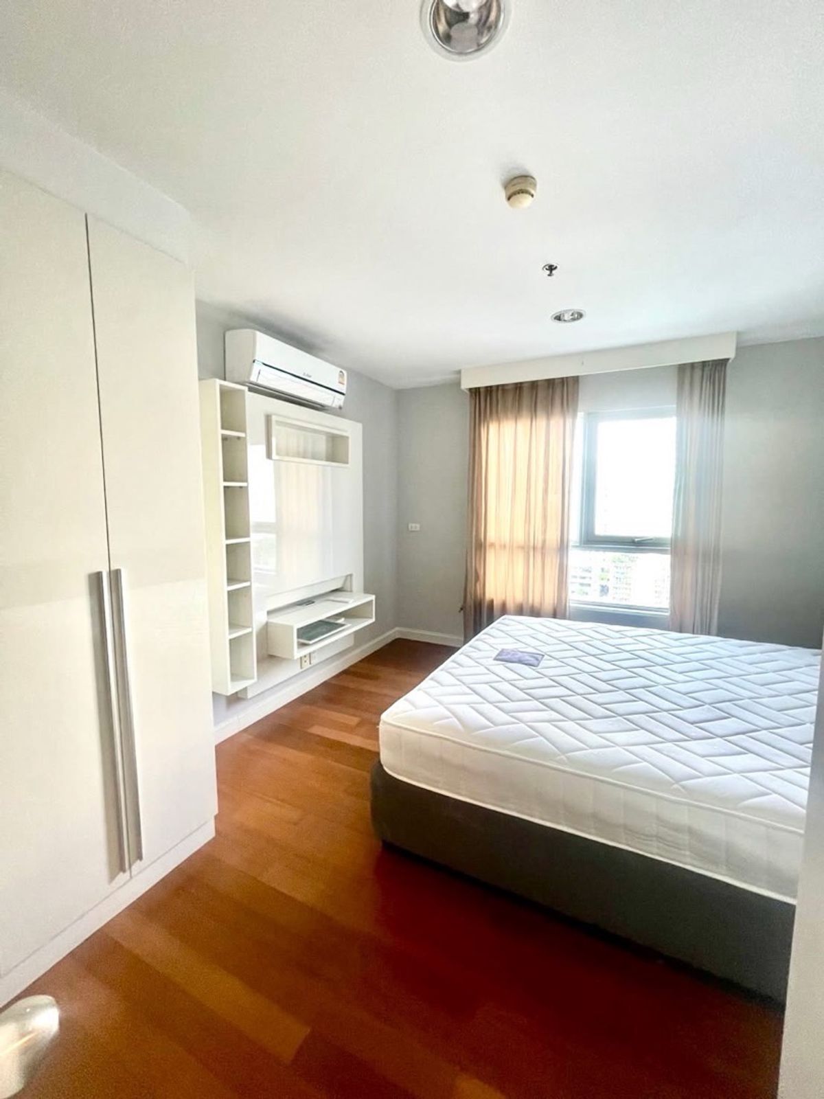 CondoRama9, Petchburi, RCA : ⭐️ The room is ready ⭐️Belle Grand Rama, 9 rooms, size 101 SQ.M 3 Bed 2 Bath, near Sental Rama 9, only 14 MB (RENT 55,000/ Month).