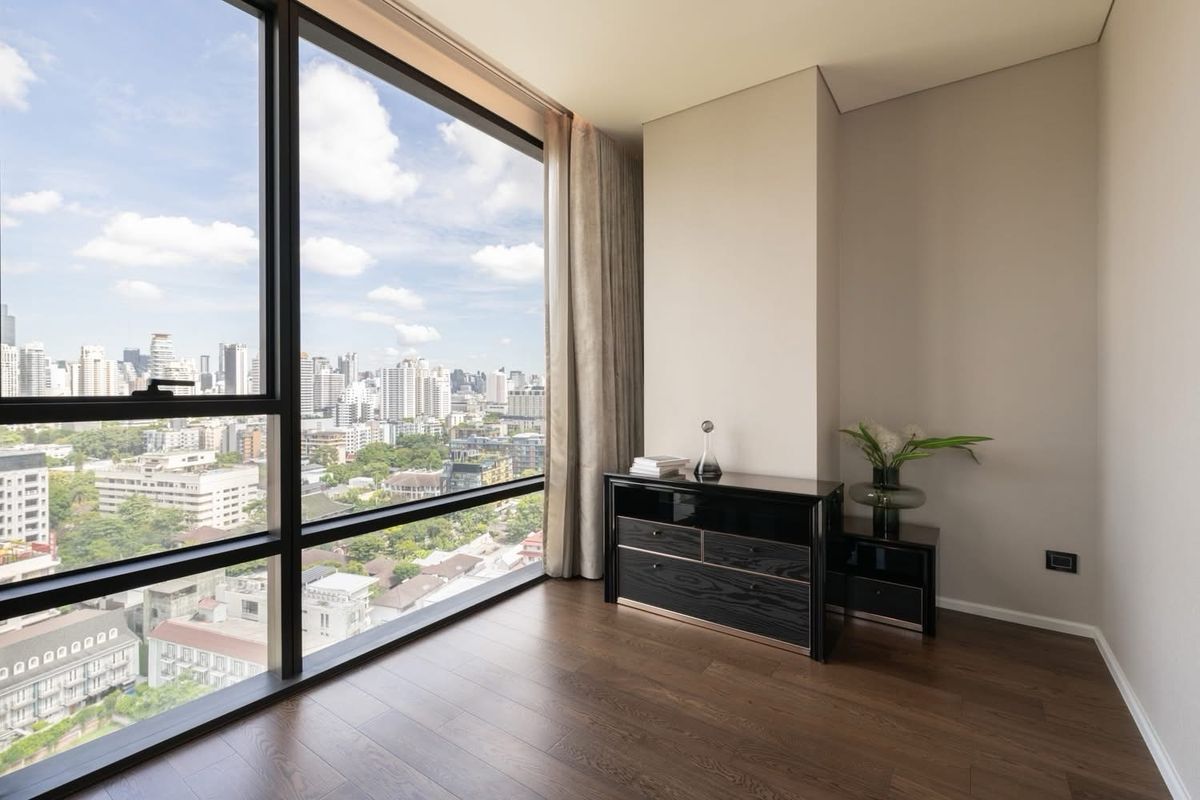 CondoSukhumvit, Asoke, Thonglor : 𝐇𝐎𝐓 𝐃𝐄𝐀𝐋 🔥𝐓𝐡𝐞 𝐁𝐚𝐧𝐠𝐤𝐨𝐤 𝐓𝐡𝐨𝐧𝐠𝐥𝐨𝐫 The room is beautifully decorated. The room view is very beautiful !! Ready to stay in a large room size 86 SQ.M 2 BED 2 Bath, only 28.9 MB (RENT 120,000/Month).