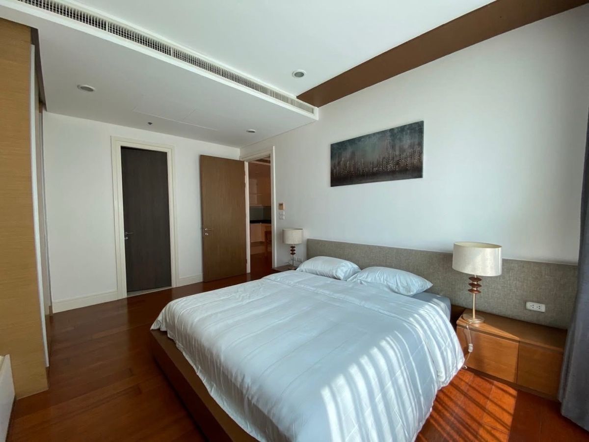 CondoSukhumvit, Asoke, Thonglor : ⚡️𝐇𝐎𝐓 𝐃𝐄𝐀𝐋⭐️ Bright Sukhumvit 24, near BTS Phrom Phrom, 1 bedroom, 67.44 SQ.M, only 13 MB (RENT 55,000/Month). Contact 086-795-9997 (Jimmy).