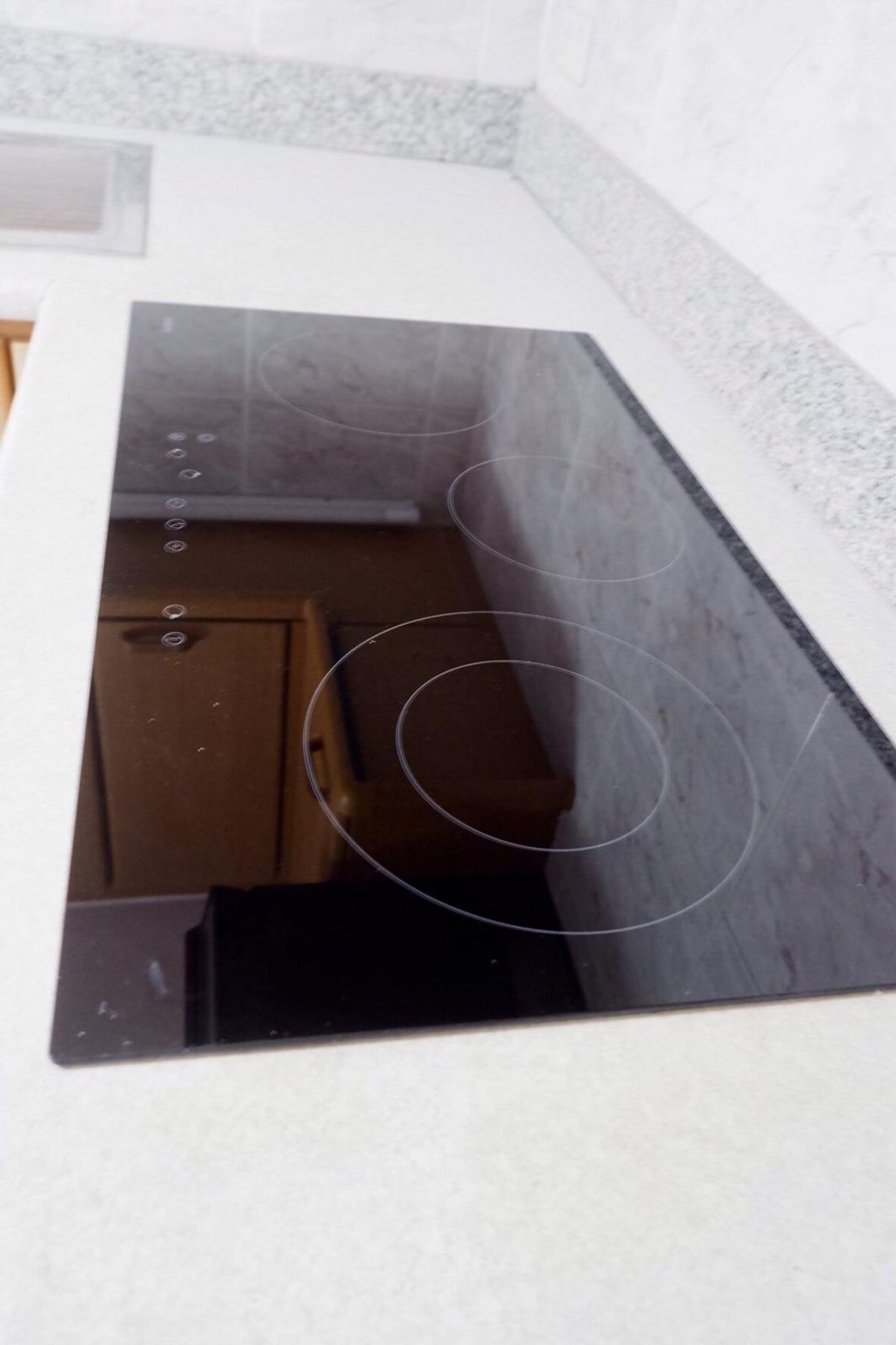 ให้เช่าคอนโดนานา : Omni Tower ซอยสุขุมวิท 4  ชั้น 14 ขนาด 132 ตรม. 2 ห้องนอนห้องมุม มองเห็นวิวสวยจากทุกห้อง พร้อมเฟอร์นิเจอร์ระดับไฮเอนด์