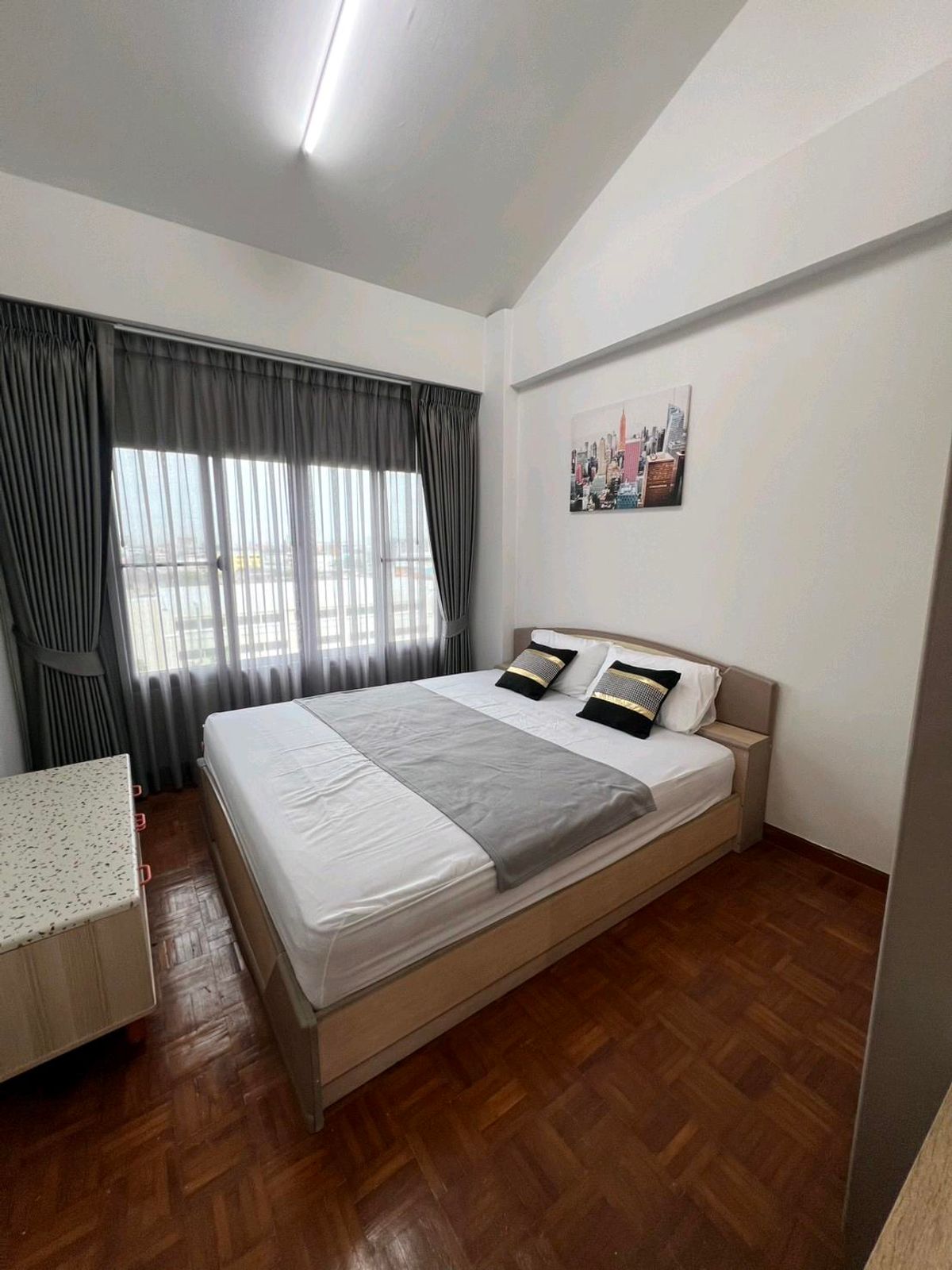 ให้เช่าคอนโดสมุทรปราการ สำโรง : Casitas Condo  2 ห้องนอน 2 ห้องน้ำ
ที่จอดรถส่วนบุคคล 1 คัน 