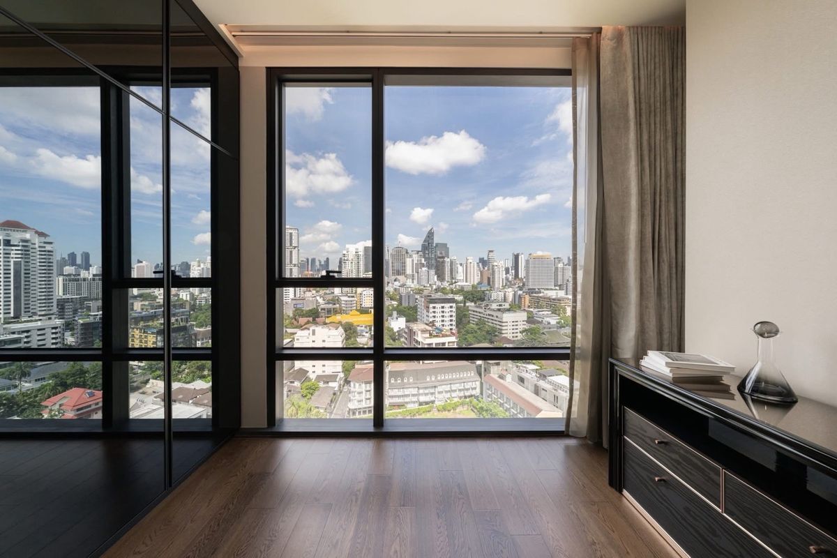 CondoSukhumvit, Asoke, Thonglor : A well-designed 2-bedroom residence at The Bangkok Thonglor, just steps from BTS Thonglor, ideal for comfortable city living and long-term investment.
