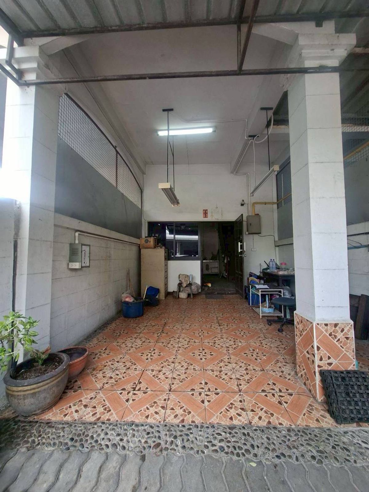 ขายทาวน์โฮมลาดกระบัง สุวรรณภูมิ : ขายด่วนทาวน์โฮม 3 ชั้น หมู่บ้านสวนหลวงโฮมเพลส เฉลิมพระเกียรติ ร.9 ซอย 30 (N.1854)