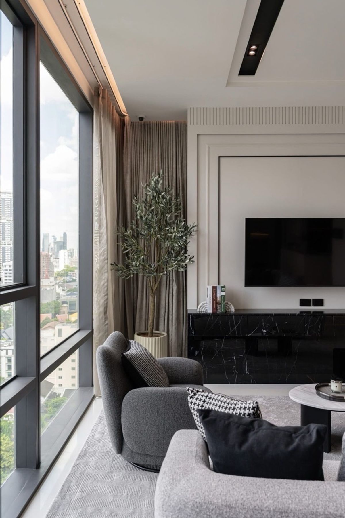 CondoSukhumvit, Asoke, Thonglor : 💎𝐑𝐚𝐫𝐞 𝐮𝐧𝐢𝐭 𝐮𝐧𝐢𝐭‼‼ ️The Bangkok Thonglor, new room, beautiful decoration, unblocked view in the heart of Thonglor, special price 28.9 MB (RENT 120,000) only. Contact 086-795-9997.