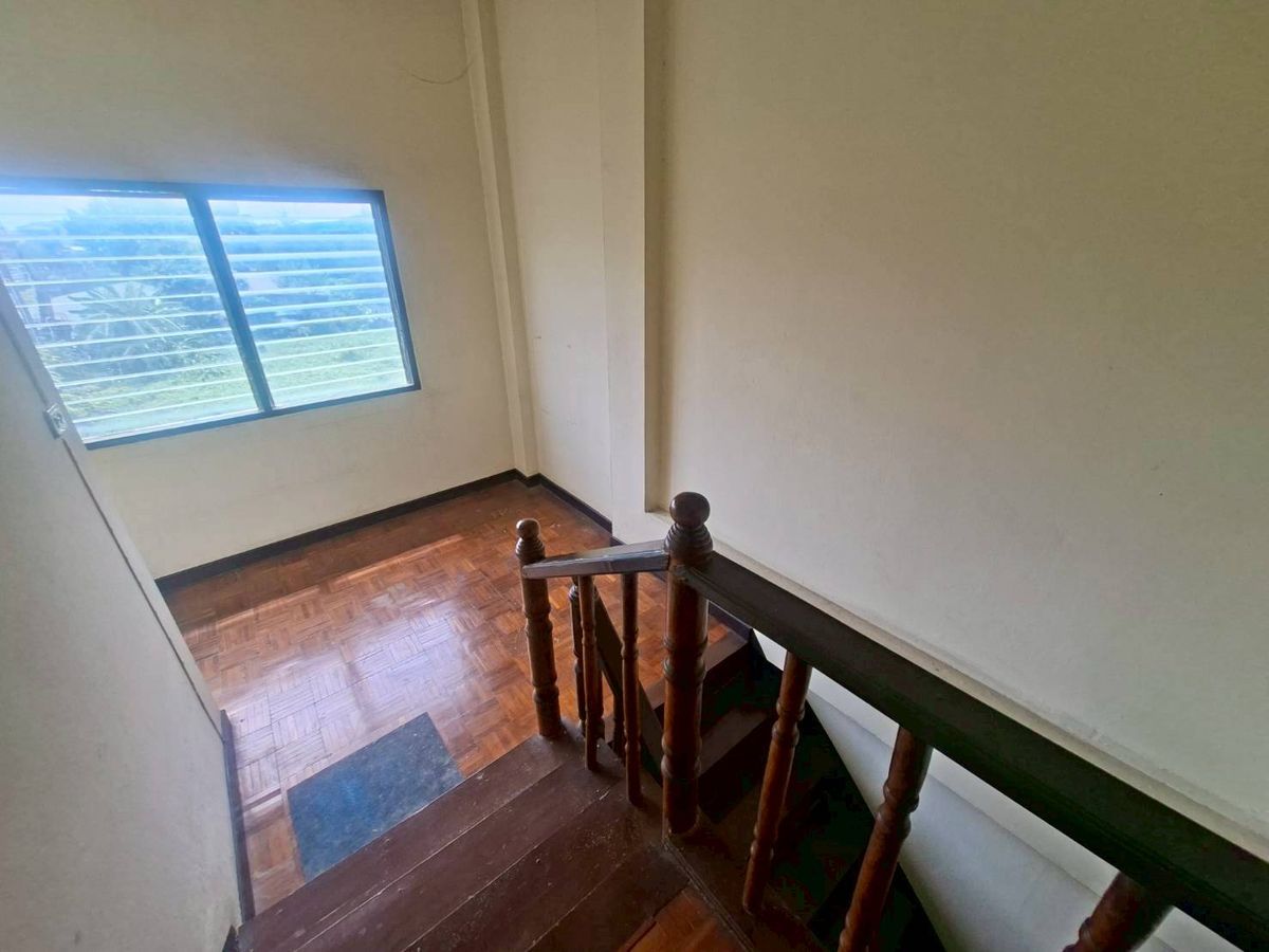 ขายทาวน์โฮมลาดกระบัง สุวรรณภูมิ : ขายด่วนทาวน์โฮม 3 ชั้น หมู่บ้านสวนหลวงโฮมเพลส เฉลิมพระเกียรติ ร.9 ซอย 30 (N.1854)