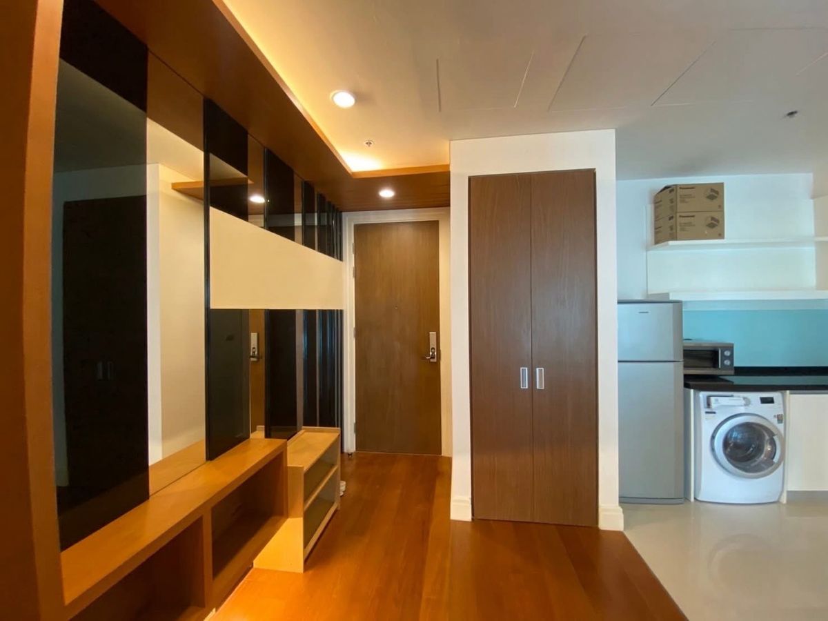 CondoSukhumvit, Asoke, Thonglor : ⚡️𝐇𝐎𝐓 𝐃𝐄𝐀𝐋⭐️ Bright Sukhumvit 24, near BTS Phrom Phrom, 1 bedroom, 67.44 SQ.M, only 13 MB (RENT 55,000/Month). Contact 086-795-9997 (Jimmy).