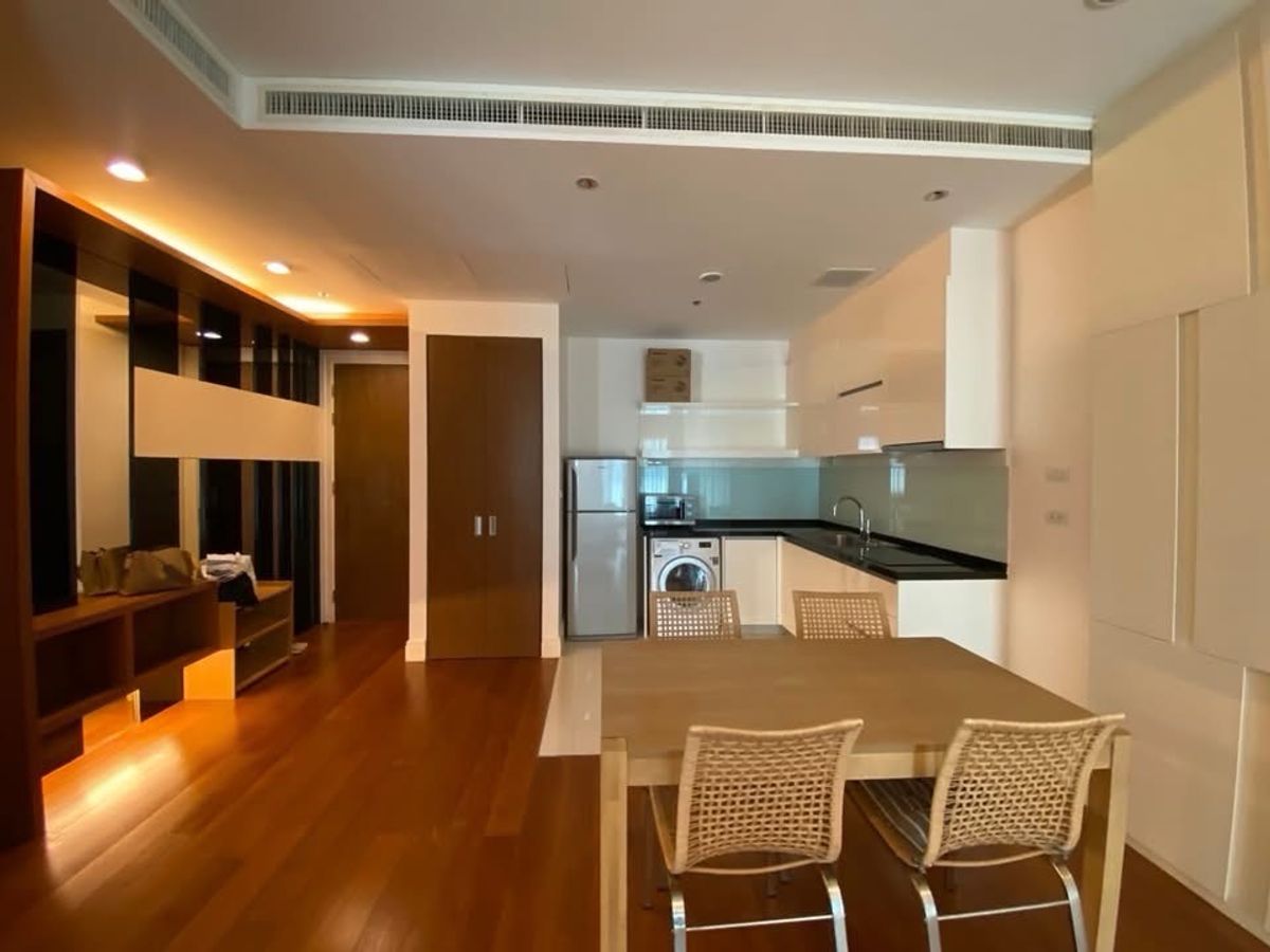 CondoSukhumvit, Asoke, Thonglor : ⚡️𝐇𝐎𝐓 𝐃𝐄𝐀𝐋⭐️ Bright Sukhumvit 24, near BTS Phrom Phrom, 1 bedroom, 67.44 SQ.M, only 13 MB (RENT 55,000/Month). Contact 086-795-9997 (Jimmy).