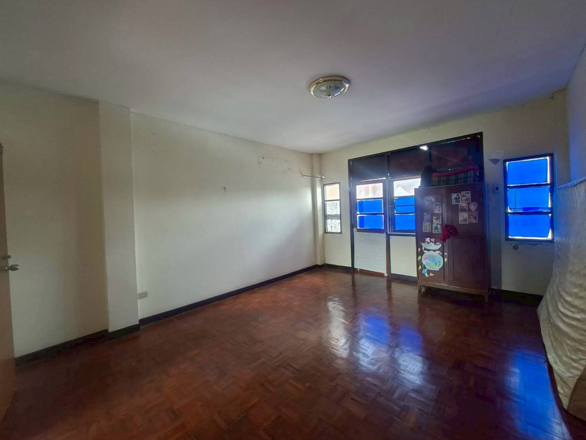 ขายทาวน์โฮมลาดกระบัง สุวรรณภูมิ : ขายด่วนทาวน์โฮม 3 ชั้น หมู่บ้านสวนหลวงโฮมเพลส เฉลิมพระเกียรติ ร.9 ซอย 30 (N.1854)