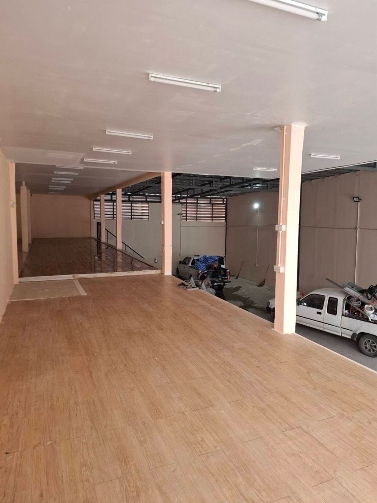 For RentWarehouseRatchadapisek, Huaikwang, Suttisan : Warehouse for rent 400 sq.m., Ratchadaphisek 3 - Huai Khwang, Bangkok | For Rent Warehouse Office 400 SQ.M., at Ratchadaphaisek 3 - Huay Kwang, Bangkok