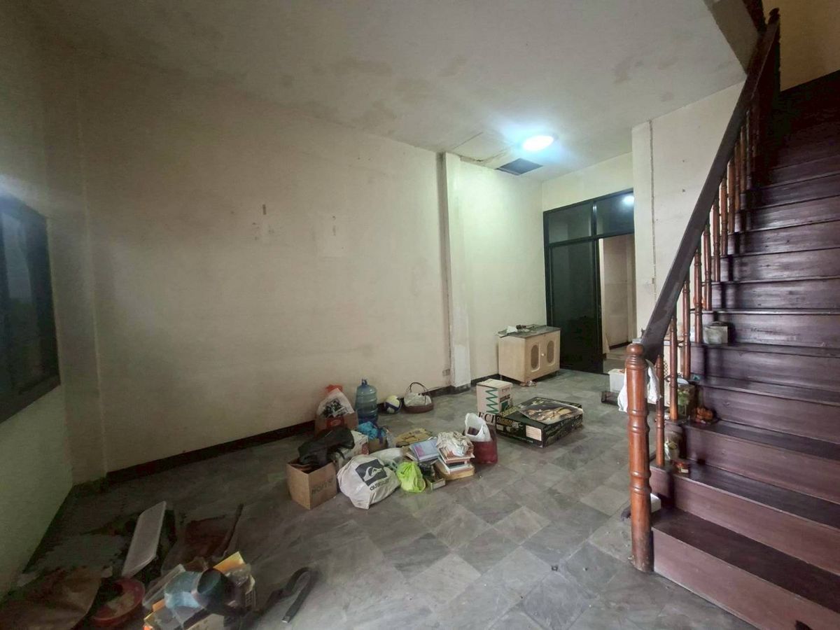 ขายทาวน์โฮมลาดกระบัง สุวรรณภูมิ : ขายด่วนทาวน์โฮม 3 ชั้น หมู่บ้านสวนหลวงโฮมเพลส เฉลิมพระเกียรติ ร.9 ซอย 30 (N.1854)