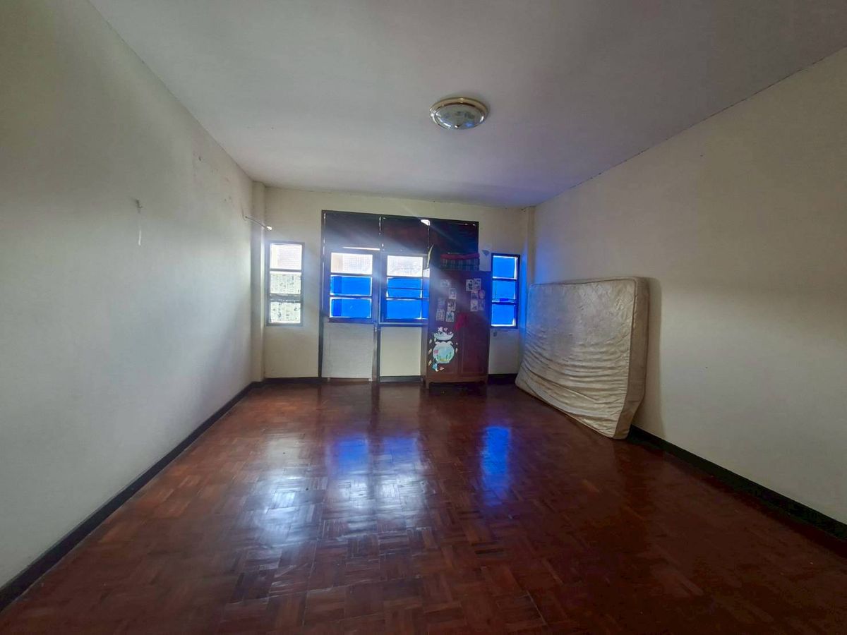 ขายทาวน์โฮมลาดกระบัง สุวรรณภูมิ : ขายด่วนทาวน์โฮม 3 ชั้น หมู่บ้านสวนหลวงโฮมเพลส เฉลิมพระเกียรติ ร.9 ซอย 30 (N.1854)